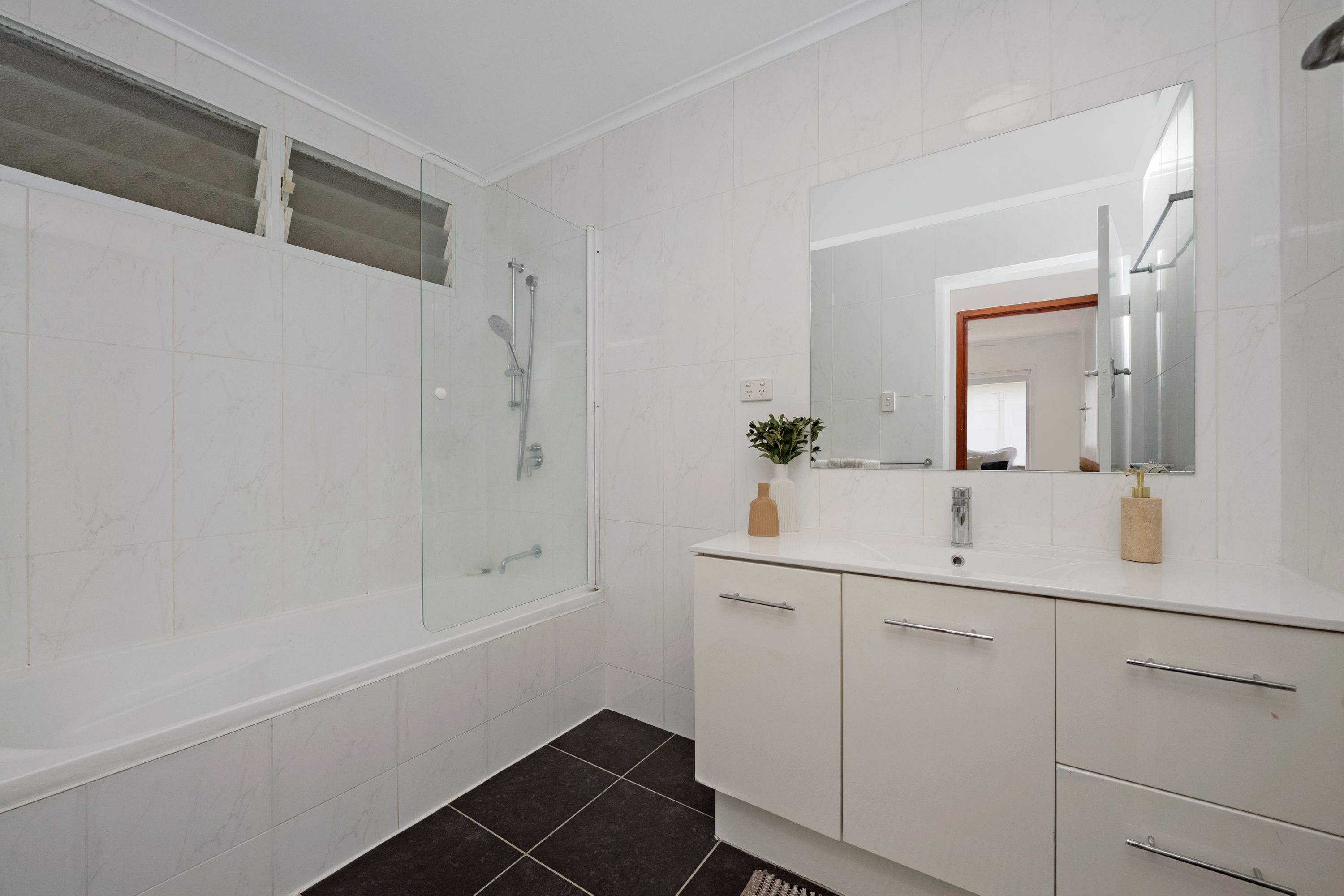 433 Fulham Road — photo 5 of 23