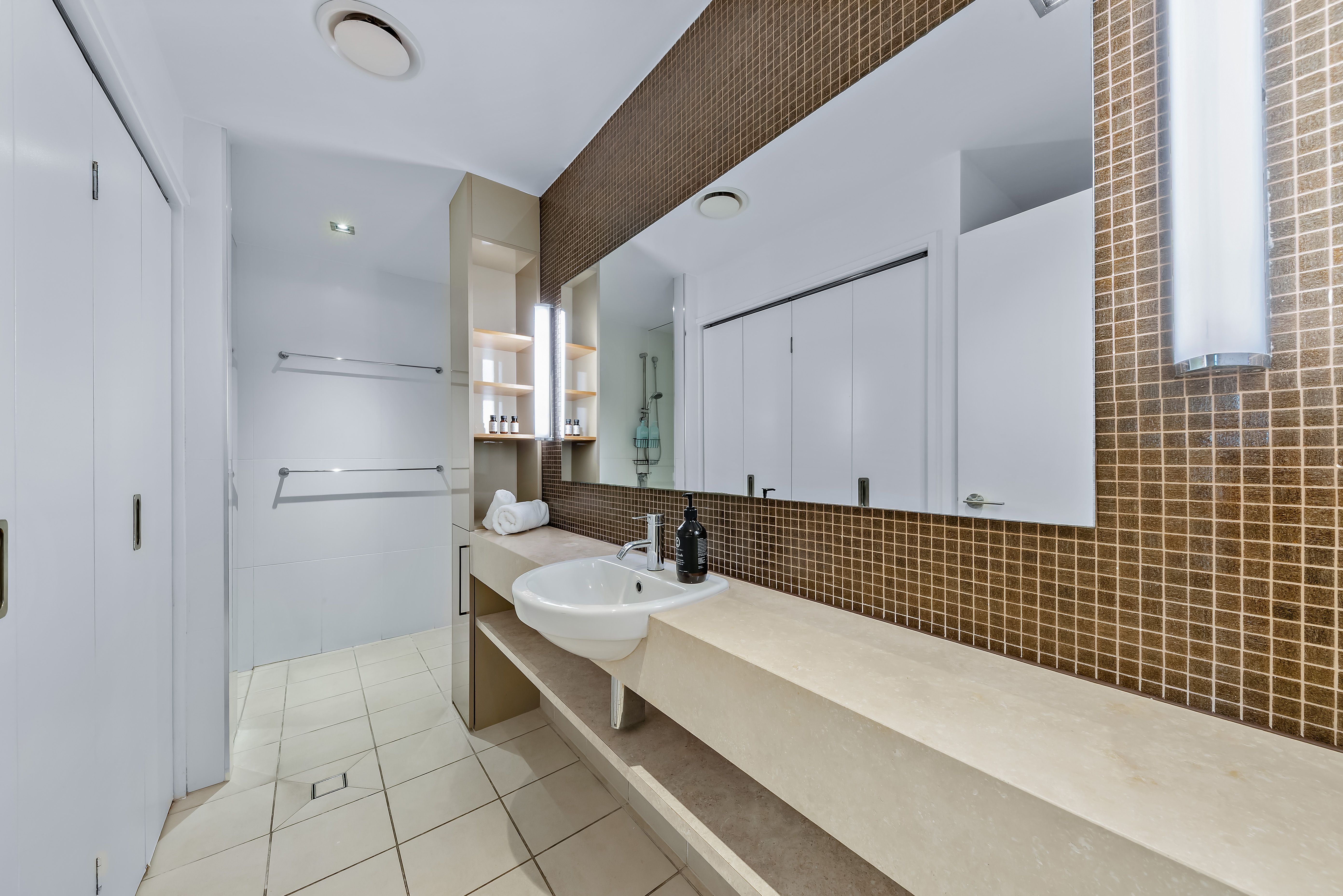 204/33 Port Drive — photo 16 of 18