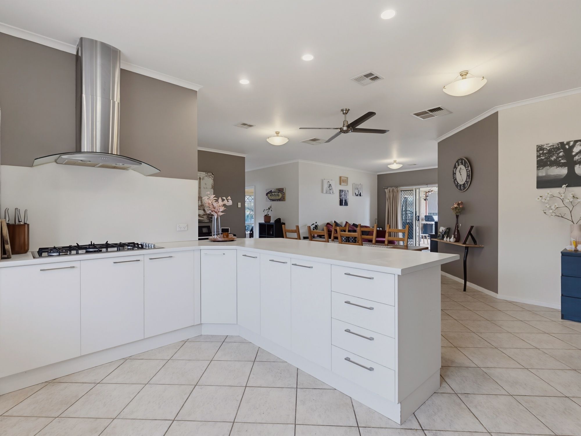 8 Gleneagles Road — photo 8 of 25