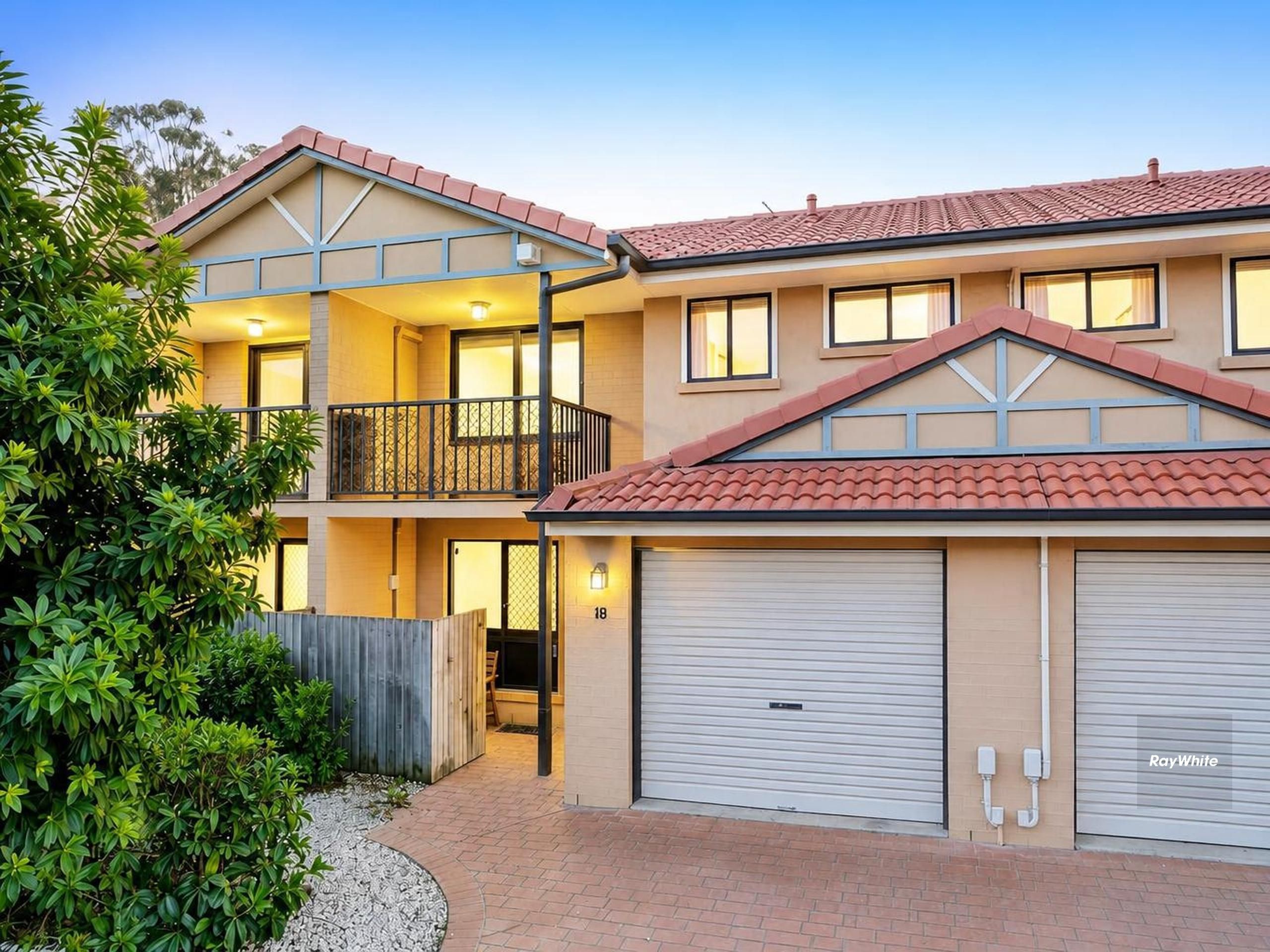 18/2A Alpita Street — photo from Ray White Rochedale