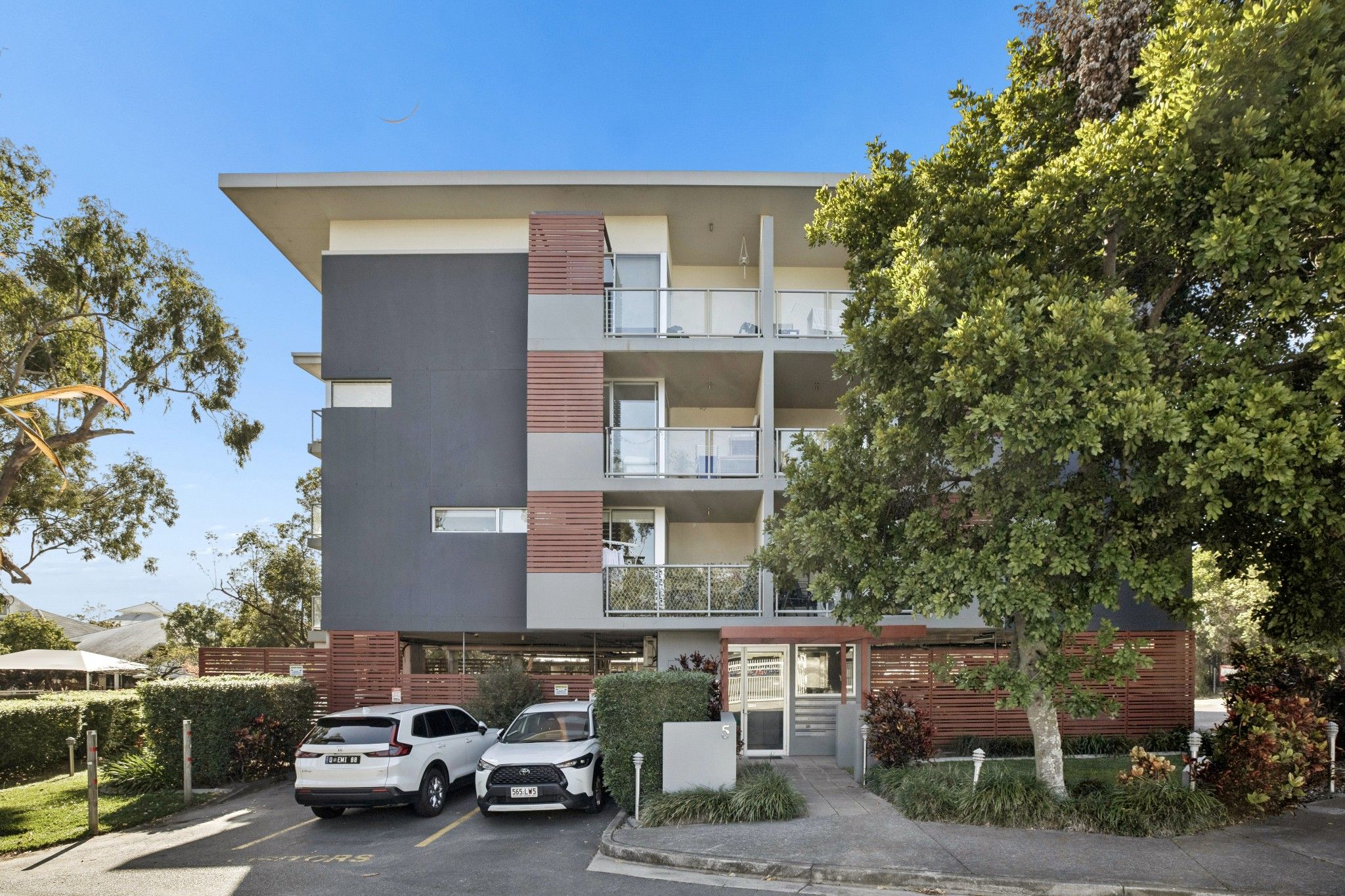 1/5 Carey Lane — photo from Ray White Southport