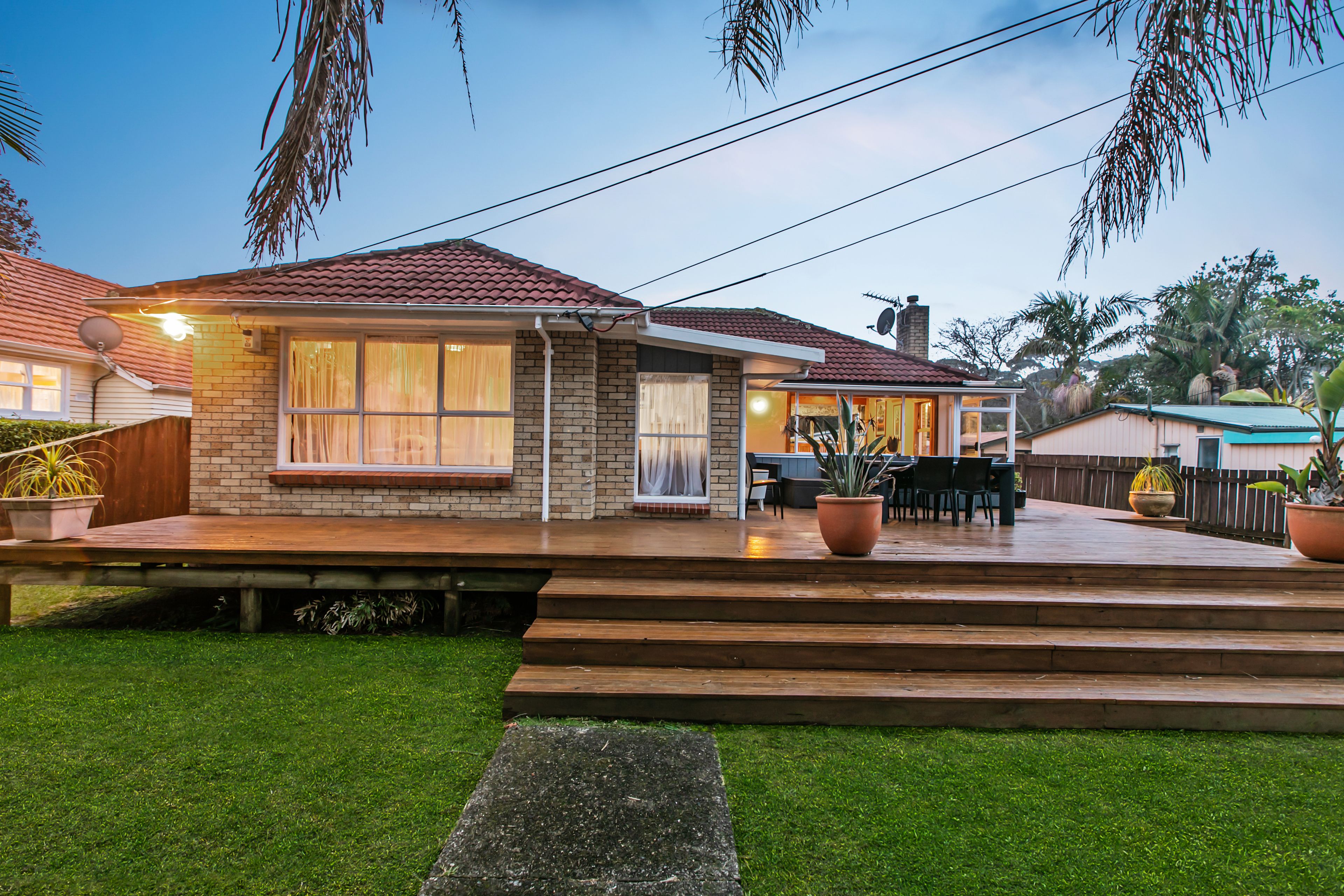 6 Riki Road, Point England, Auckland City