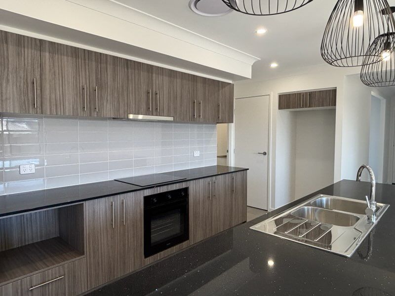 1 Maynes Street, Rosenthal Heights, QLD 4370