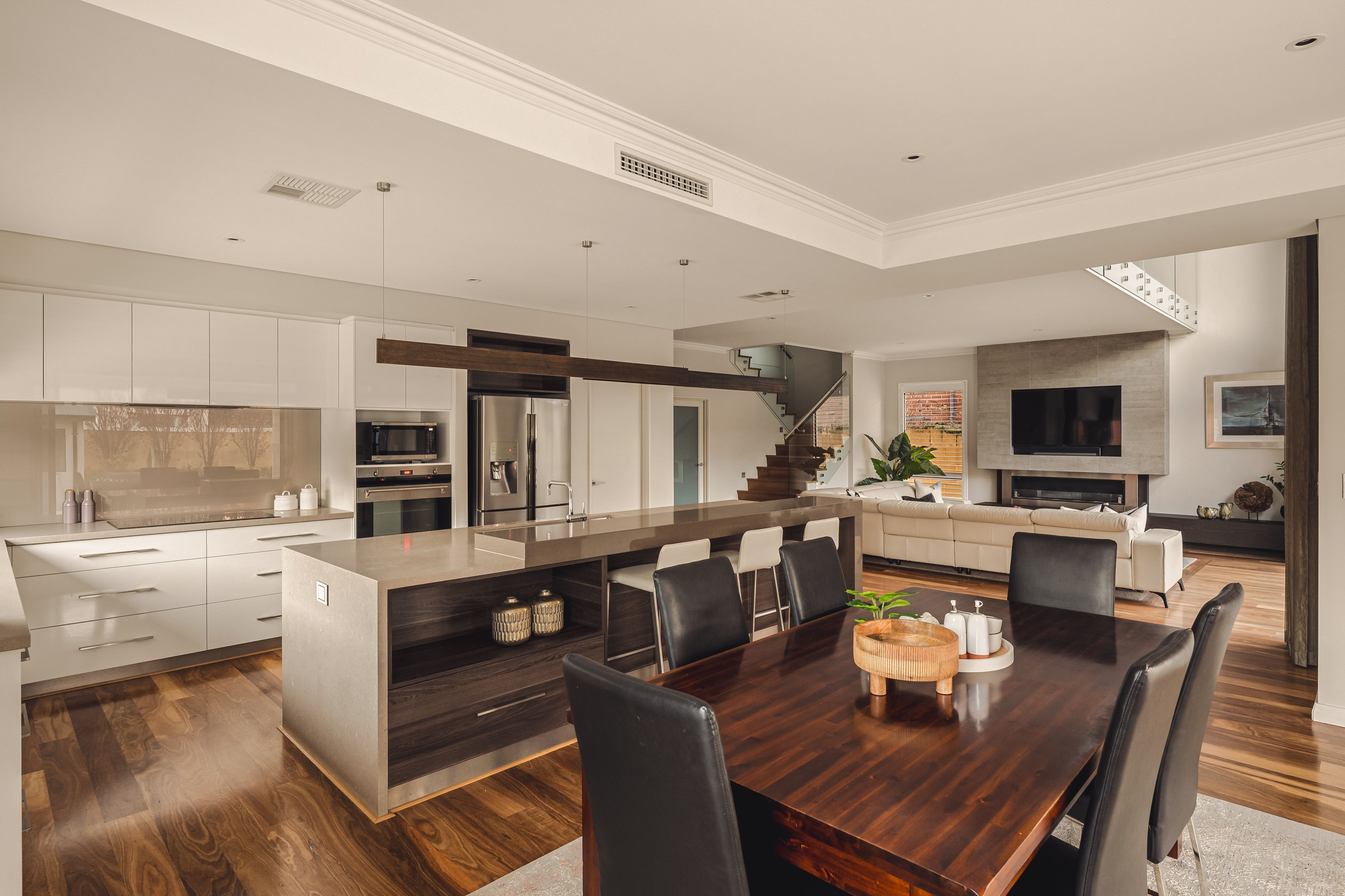 Riverside Luxury, Beautifully Bespoke! — photo 9 of 28