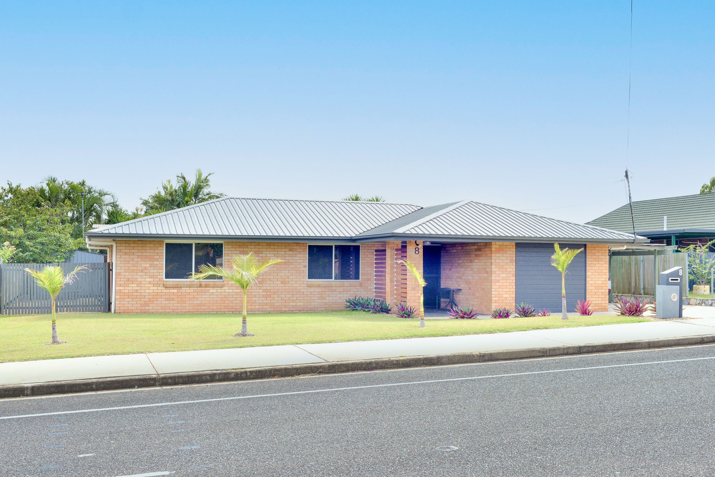 8 Witney Street, Telina QLD 4680