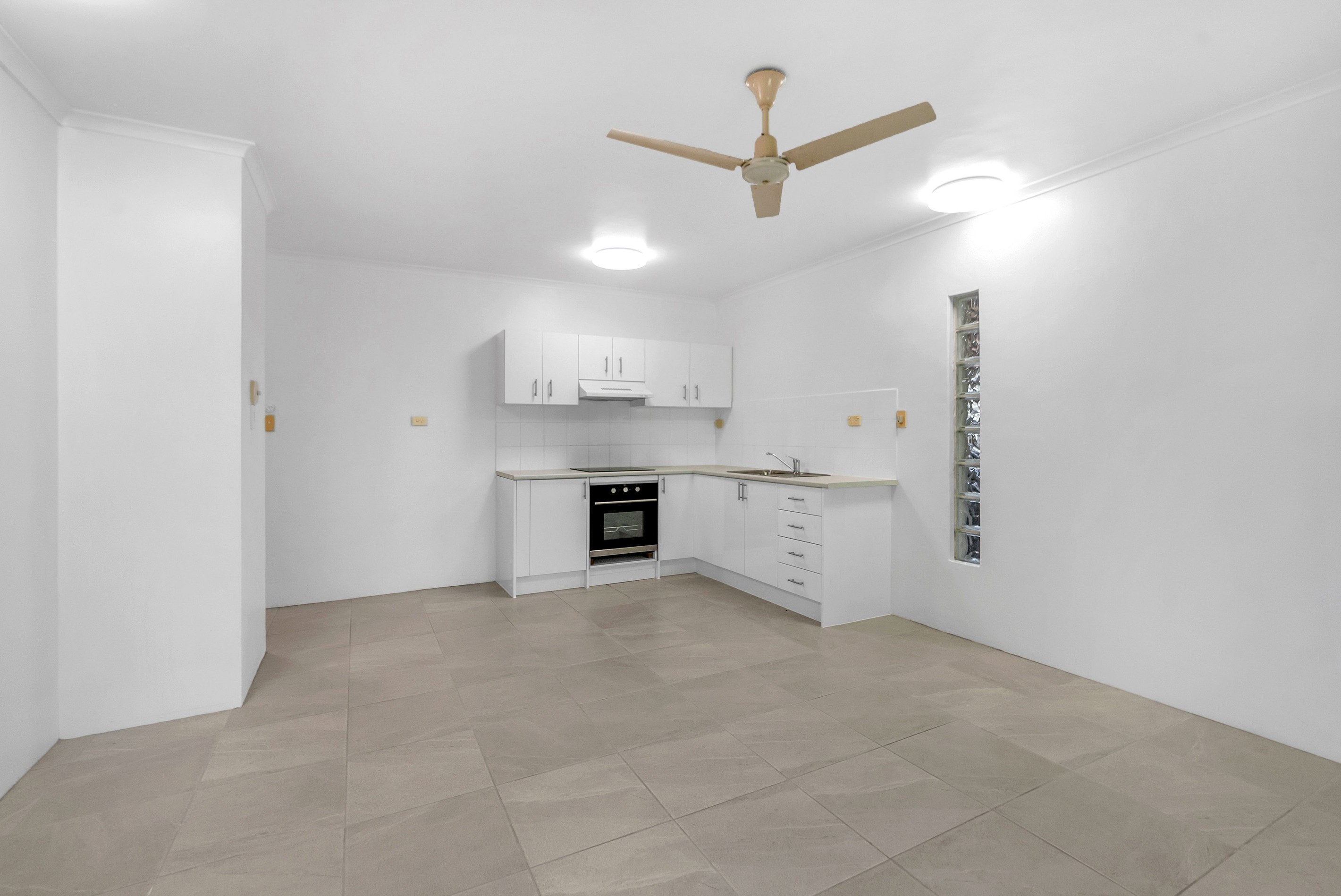 2/30 Charles Street, Cairns North, QLD 4870