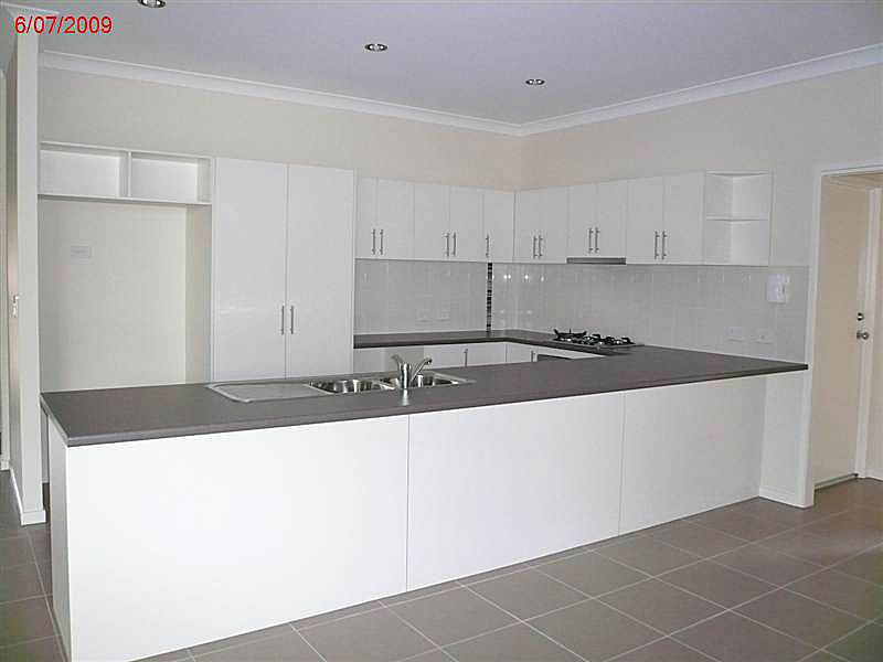 Flinders View, QLD 4305