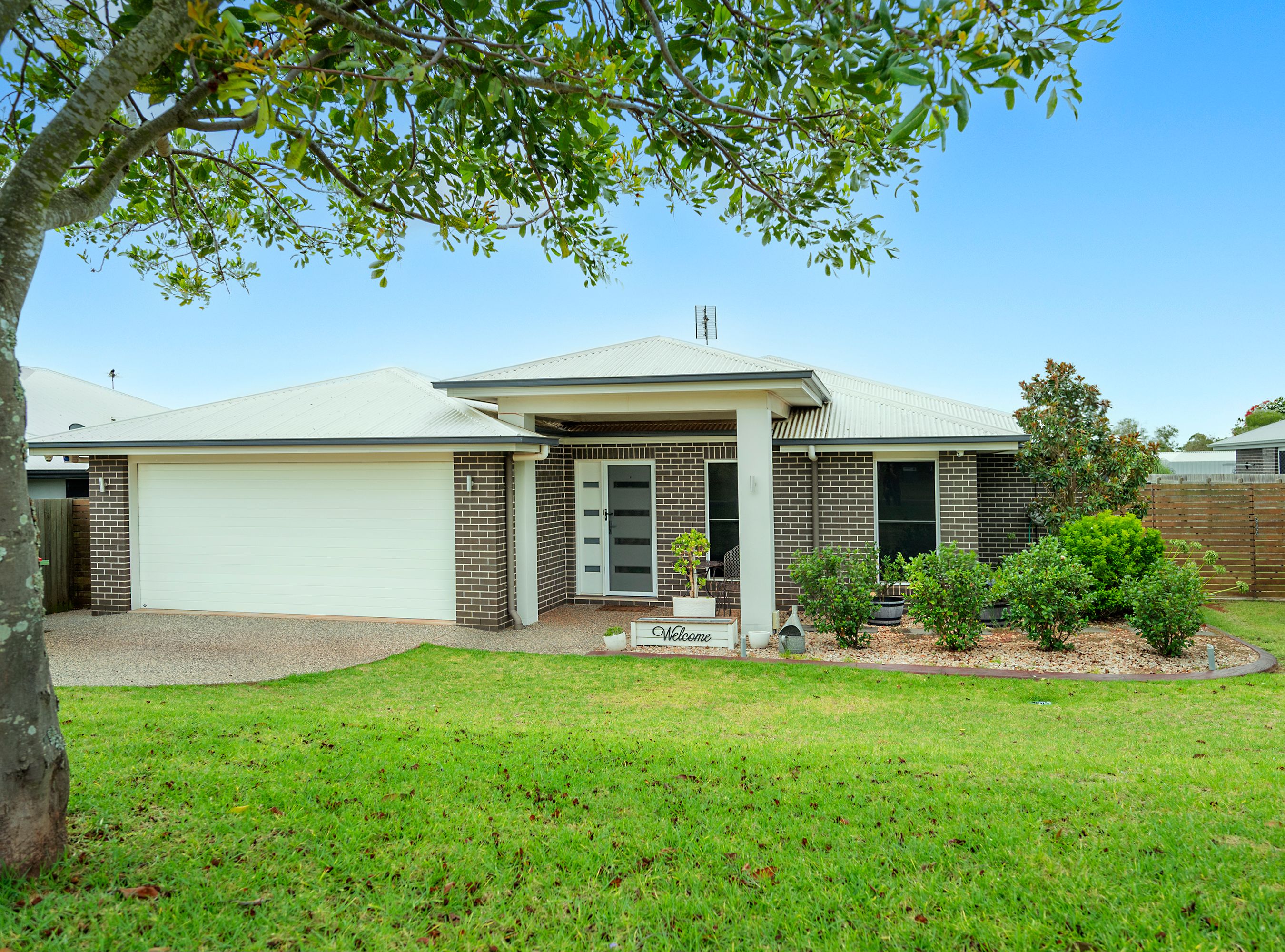 8 Webcke Crescent, Kleinton QLD 4352