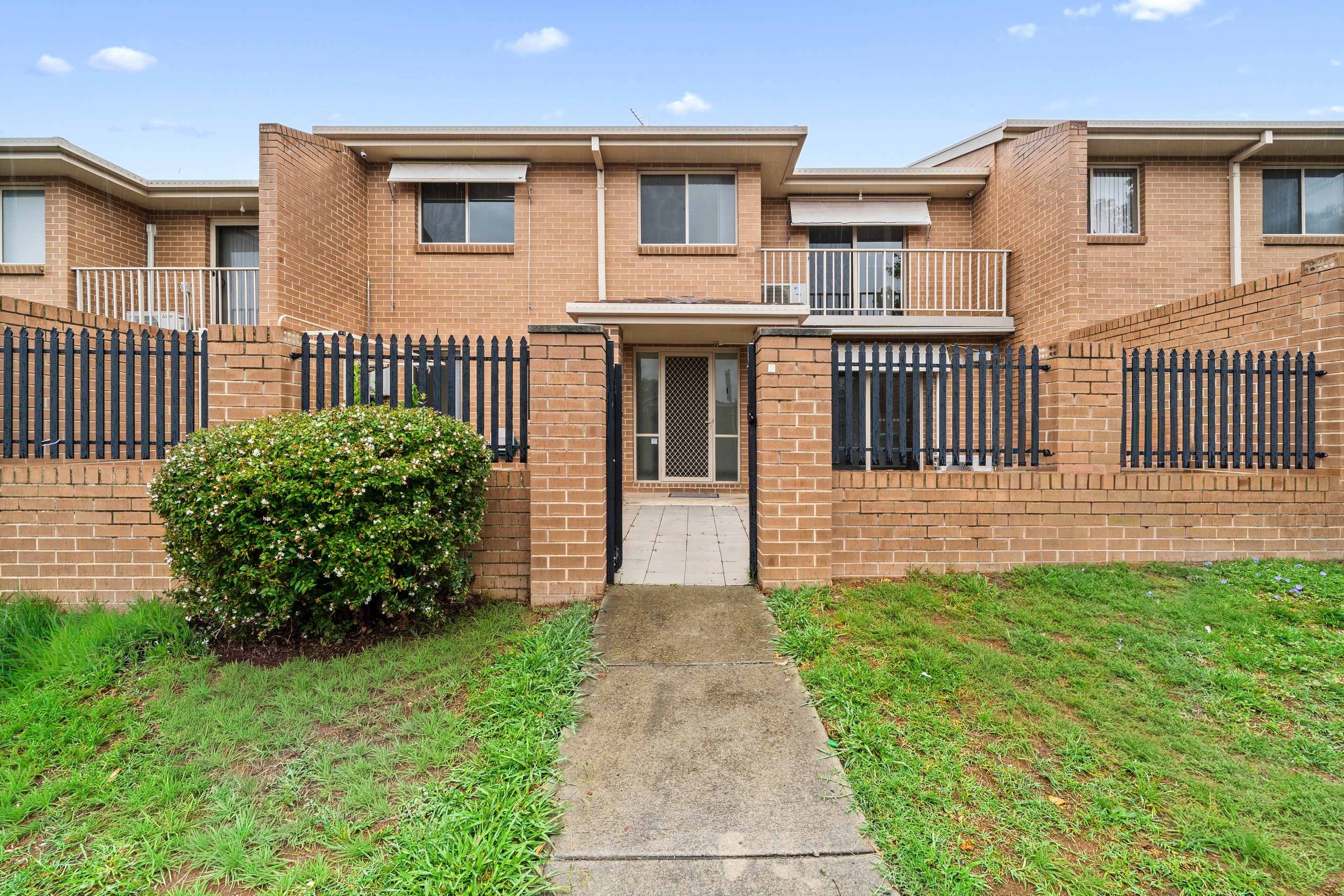 2/27 Henderson Road, Queanbeyan, NSW 2620