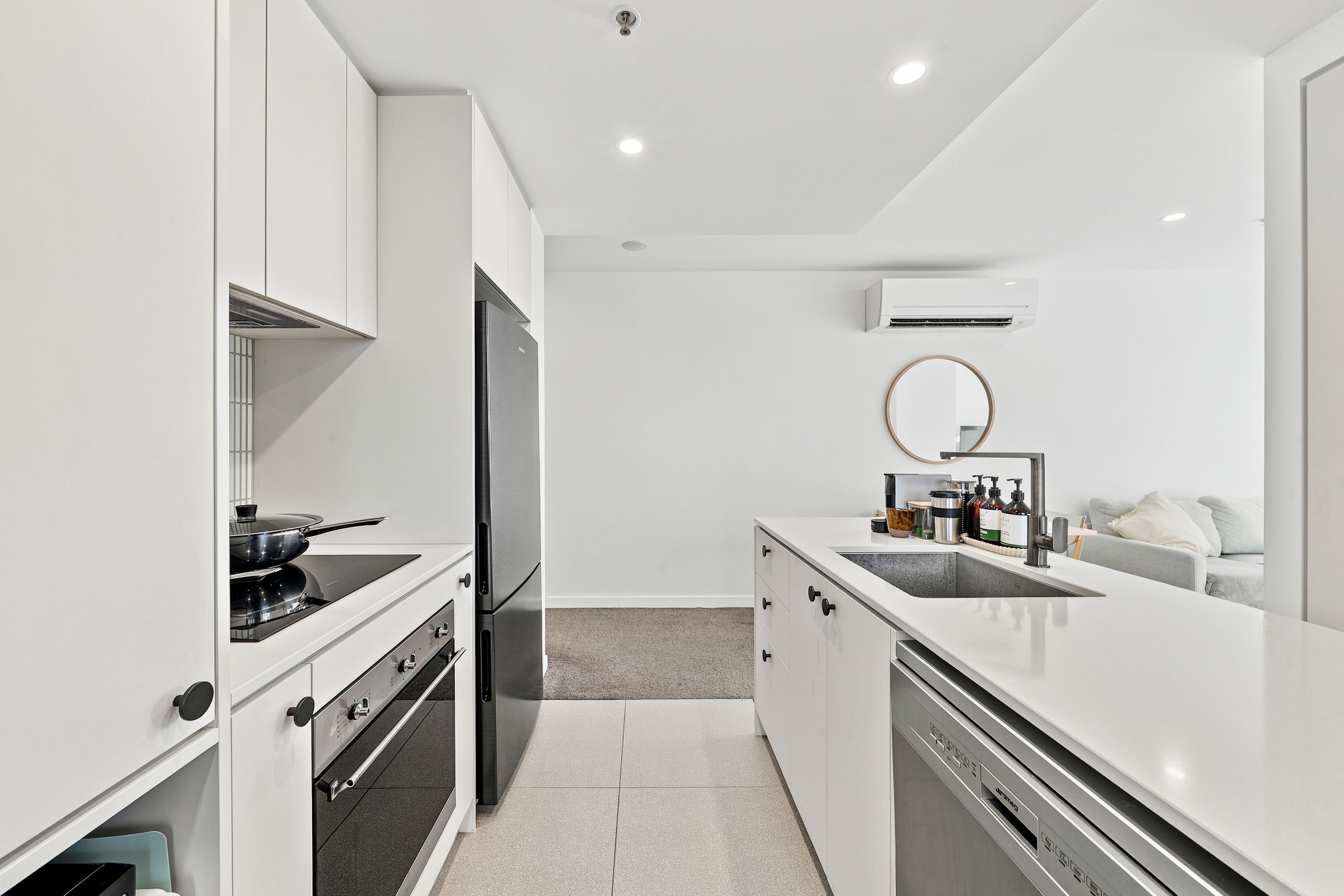 412/2 Grazier Lane — photo 4 of 12