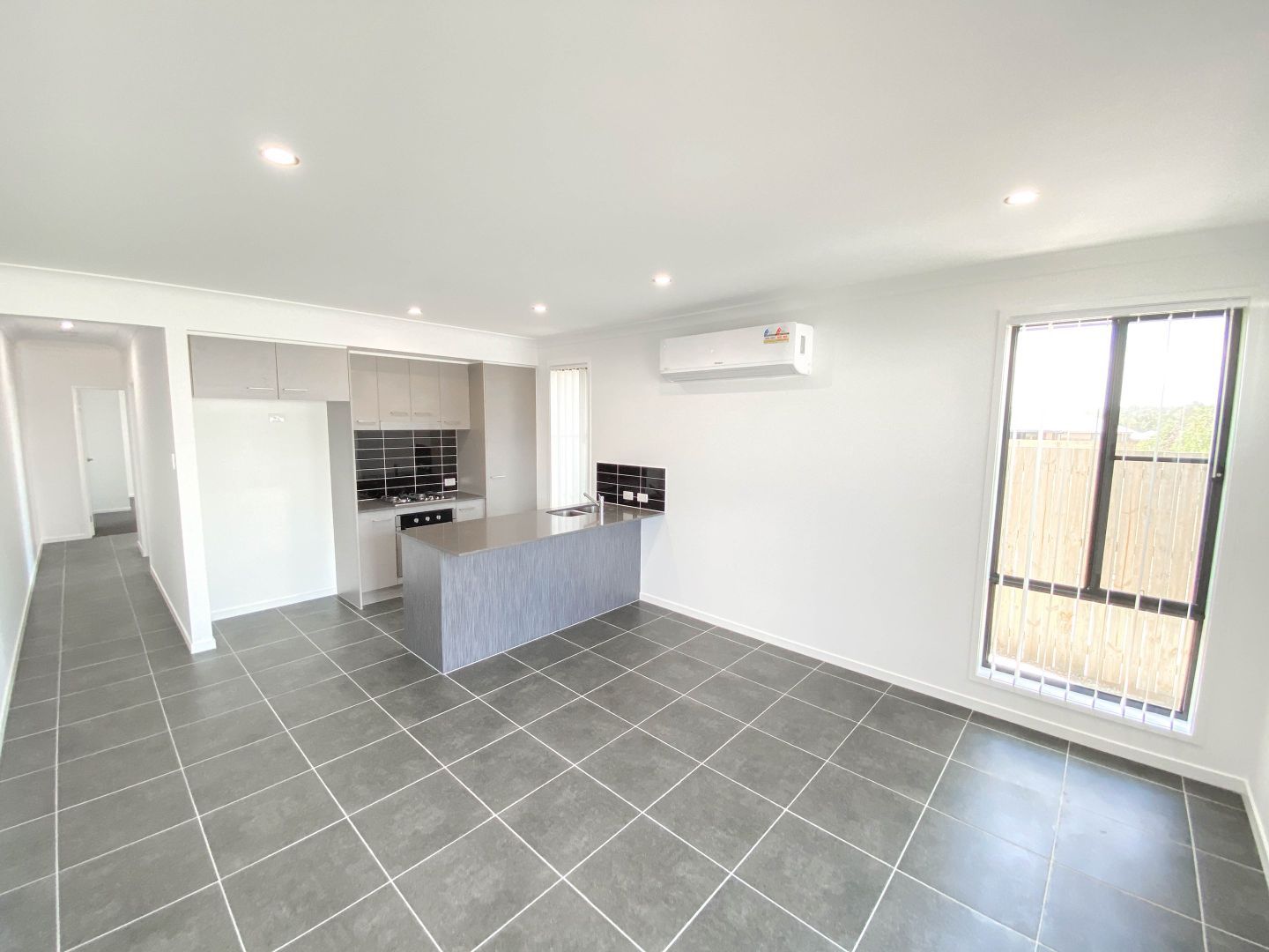 2/102 Mercy Circuit, Park Ridge, QLD 4125