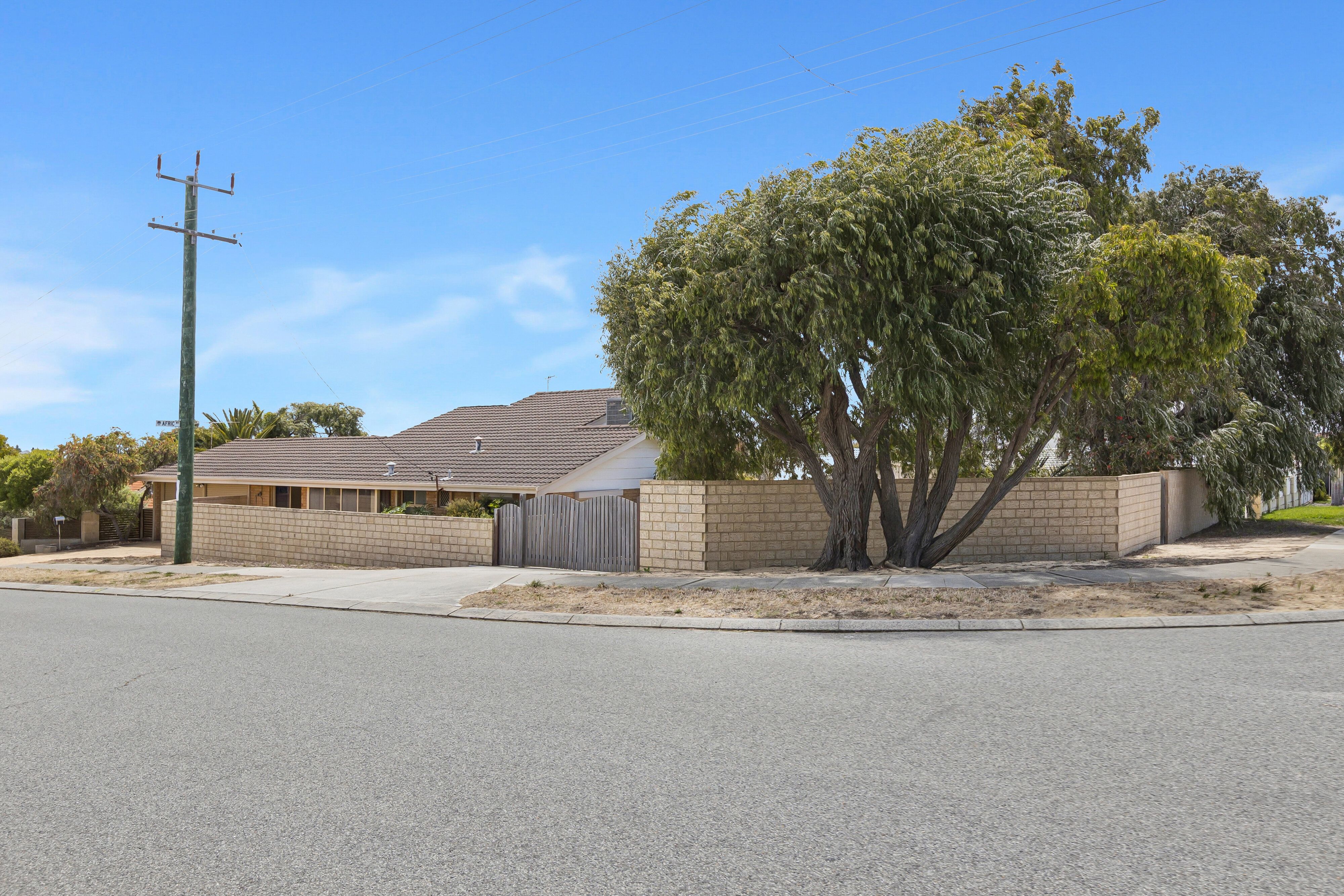 6 Tifera Circle , Kallaroo WA 6025