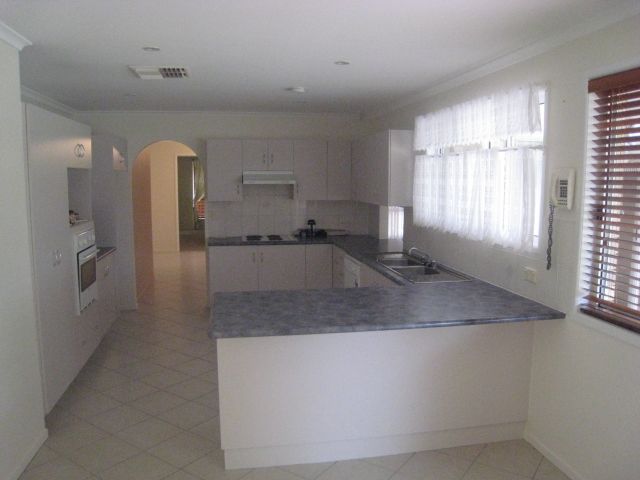 8 Wren Court, Emerald, QLD 4720