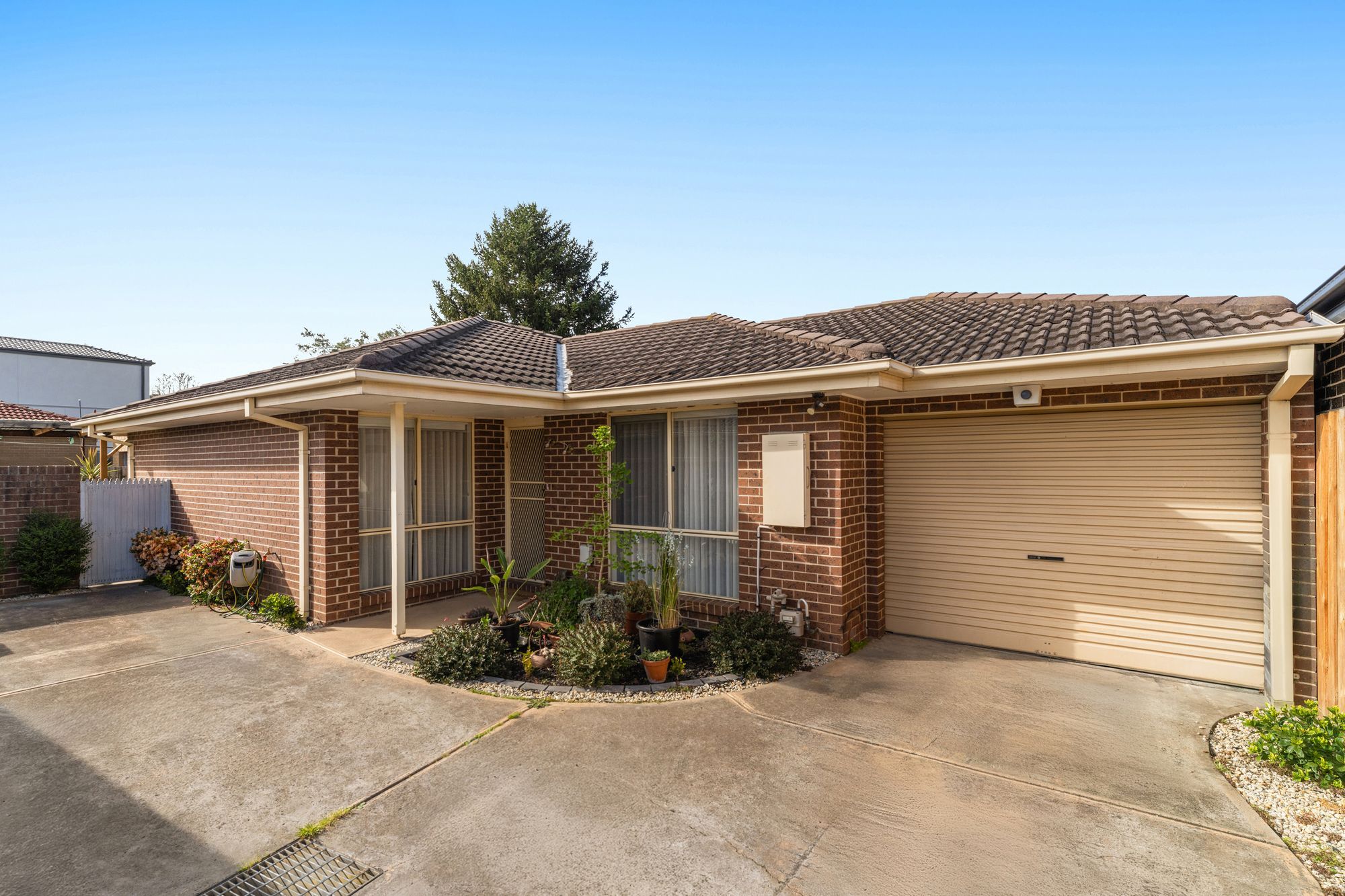2/4 Greenlaw Crescent — photo from Ray White Berwick