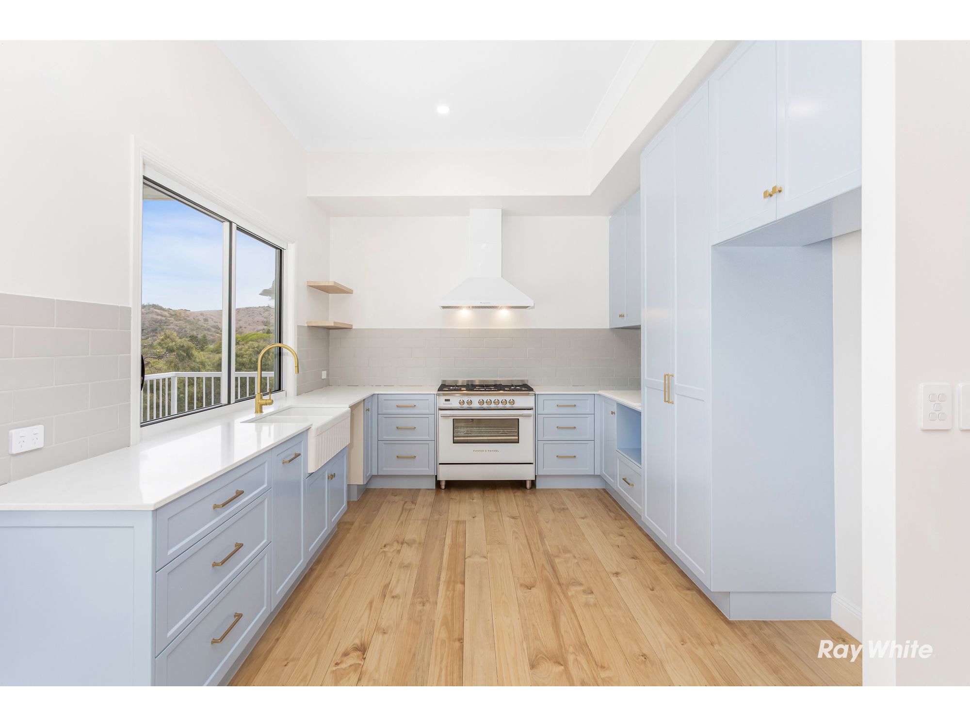 8 Kempsea Avenue, Rosslyn, QLD 4703