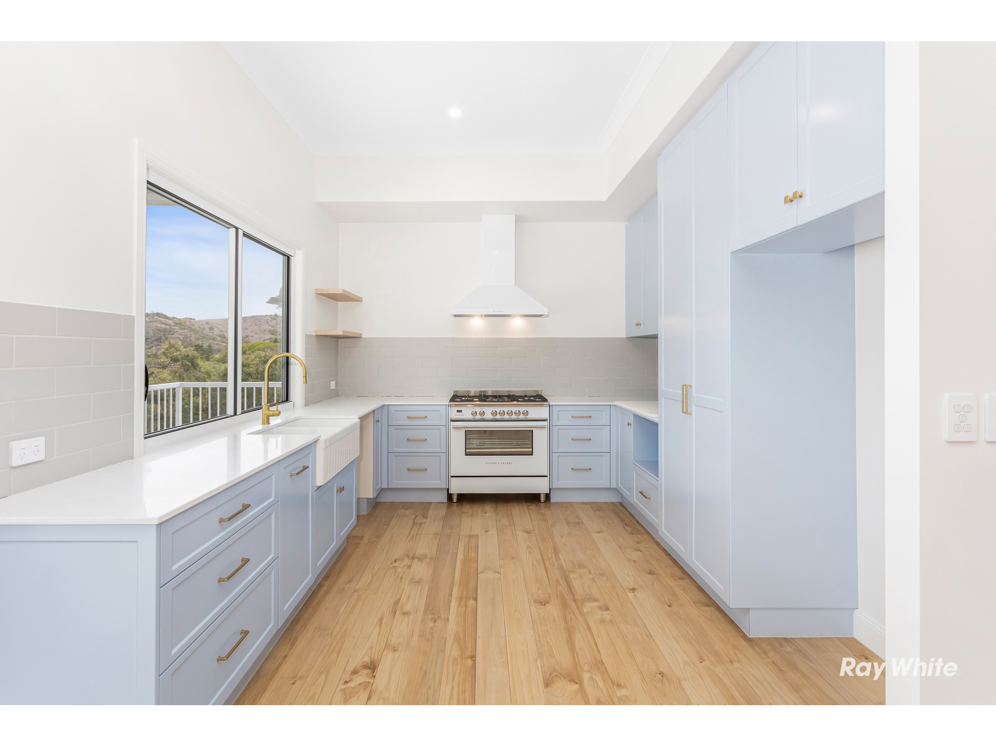 8 Kempsea Avenue, Rosslyn, QLD 4703