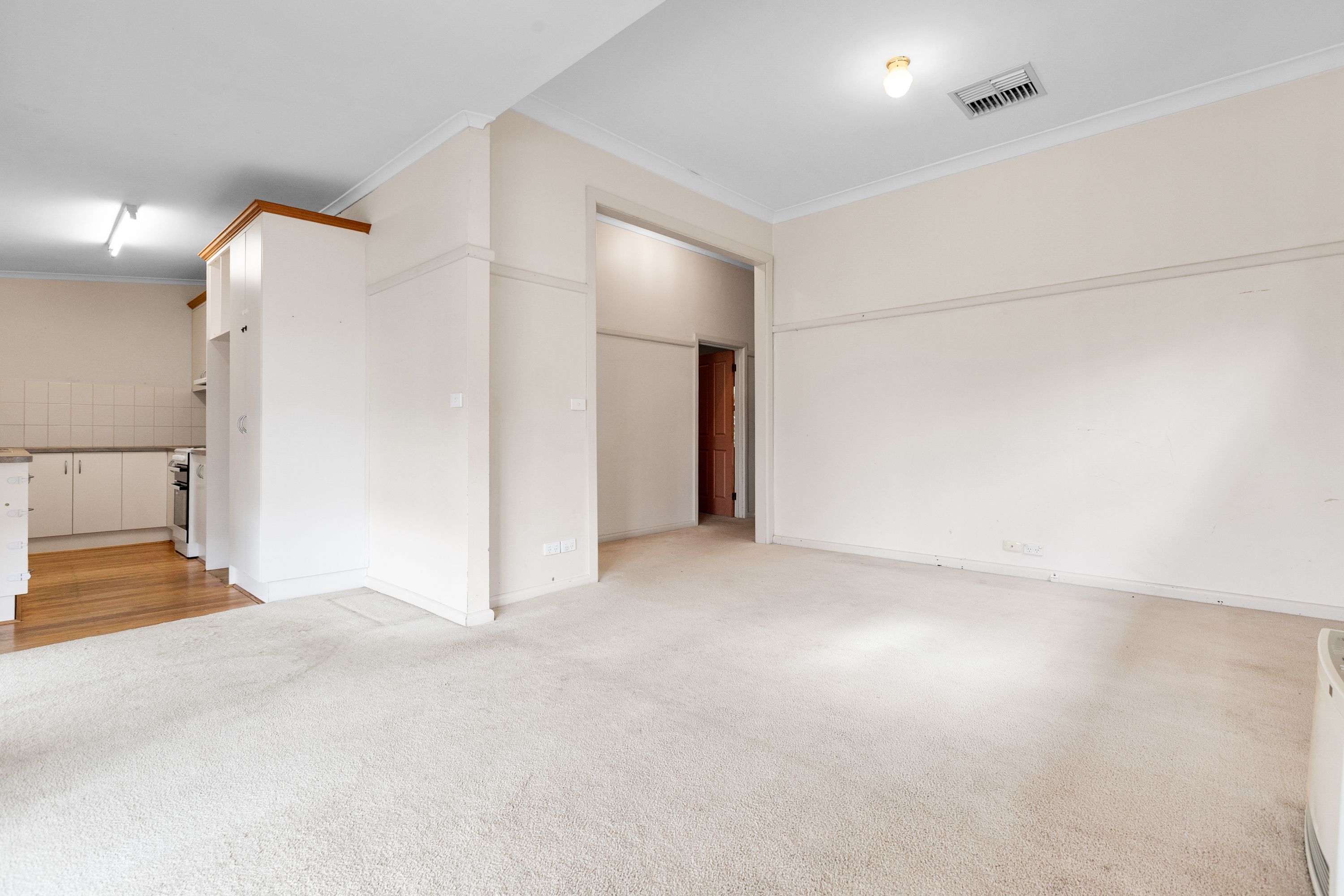 14 Dawn Avenue — photo 4 of 15