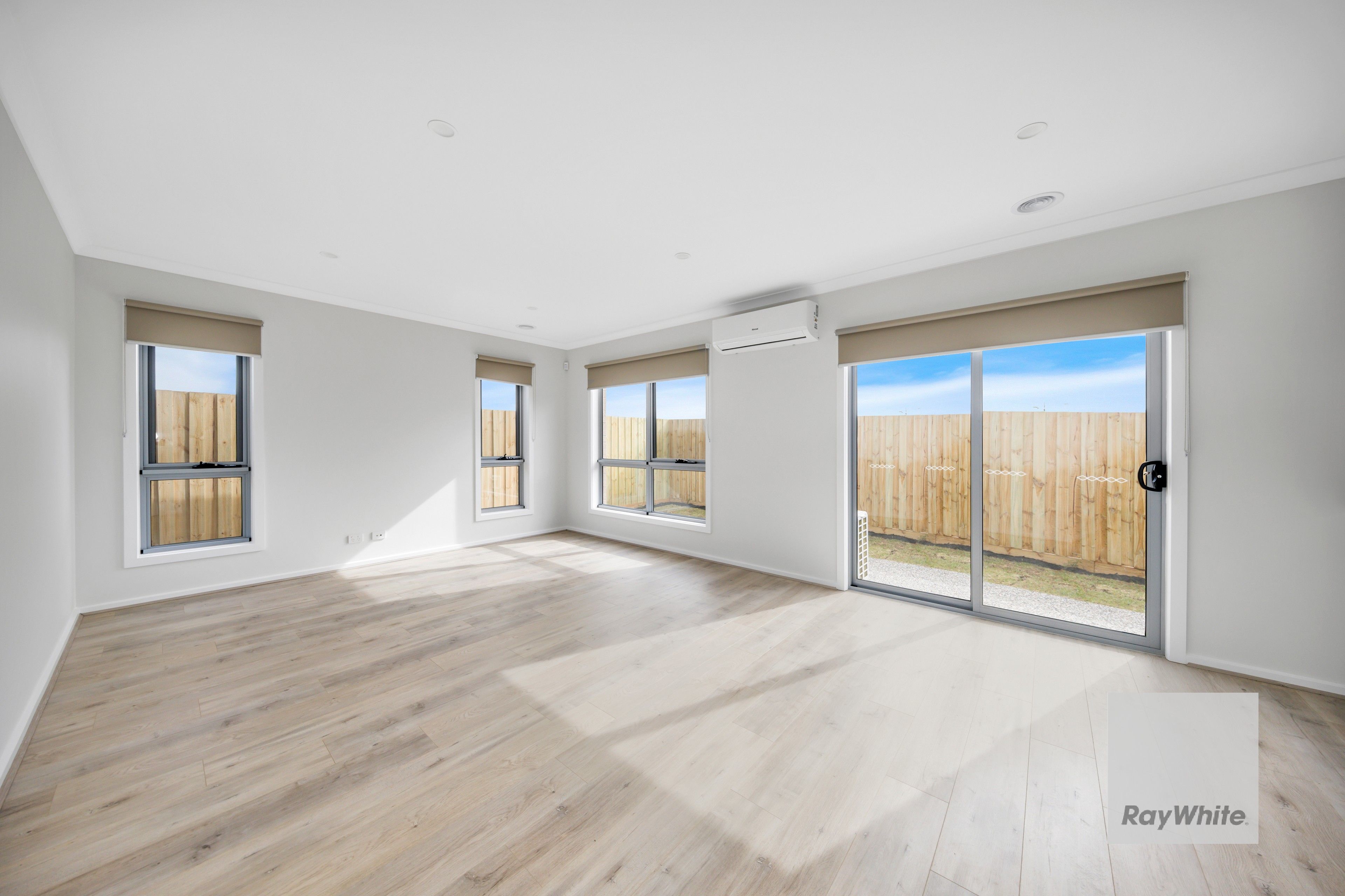 165 Whitecross Drive — photo 3 of 8