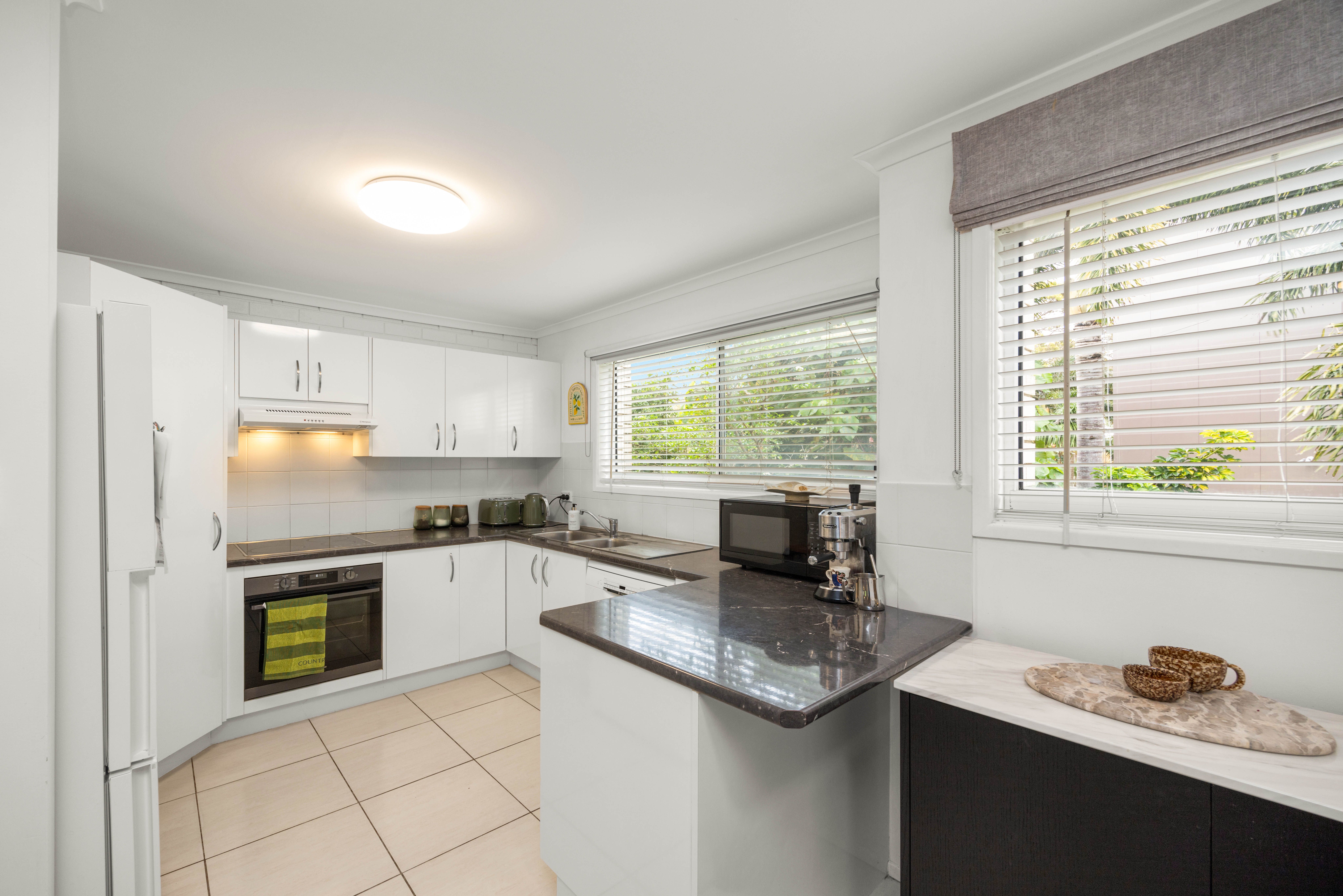 2/4 Kitchener Street — photo 4 of 16
