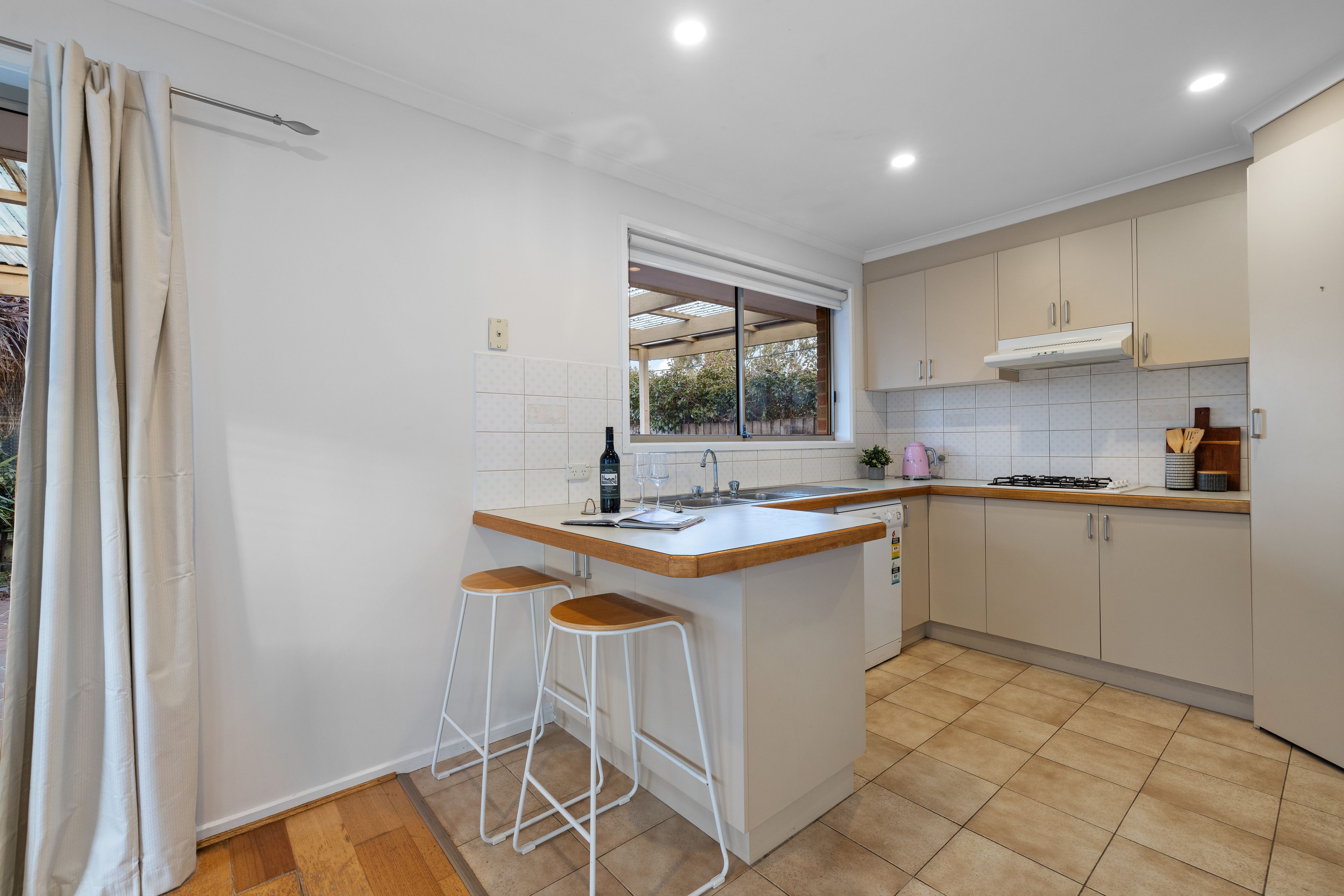 1/4 Holland Avenue — photo 3 of 10
