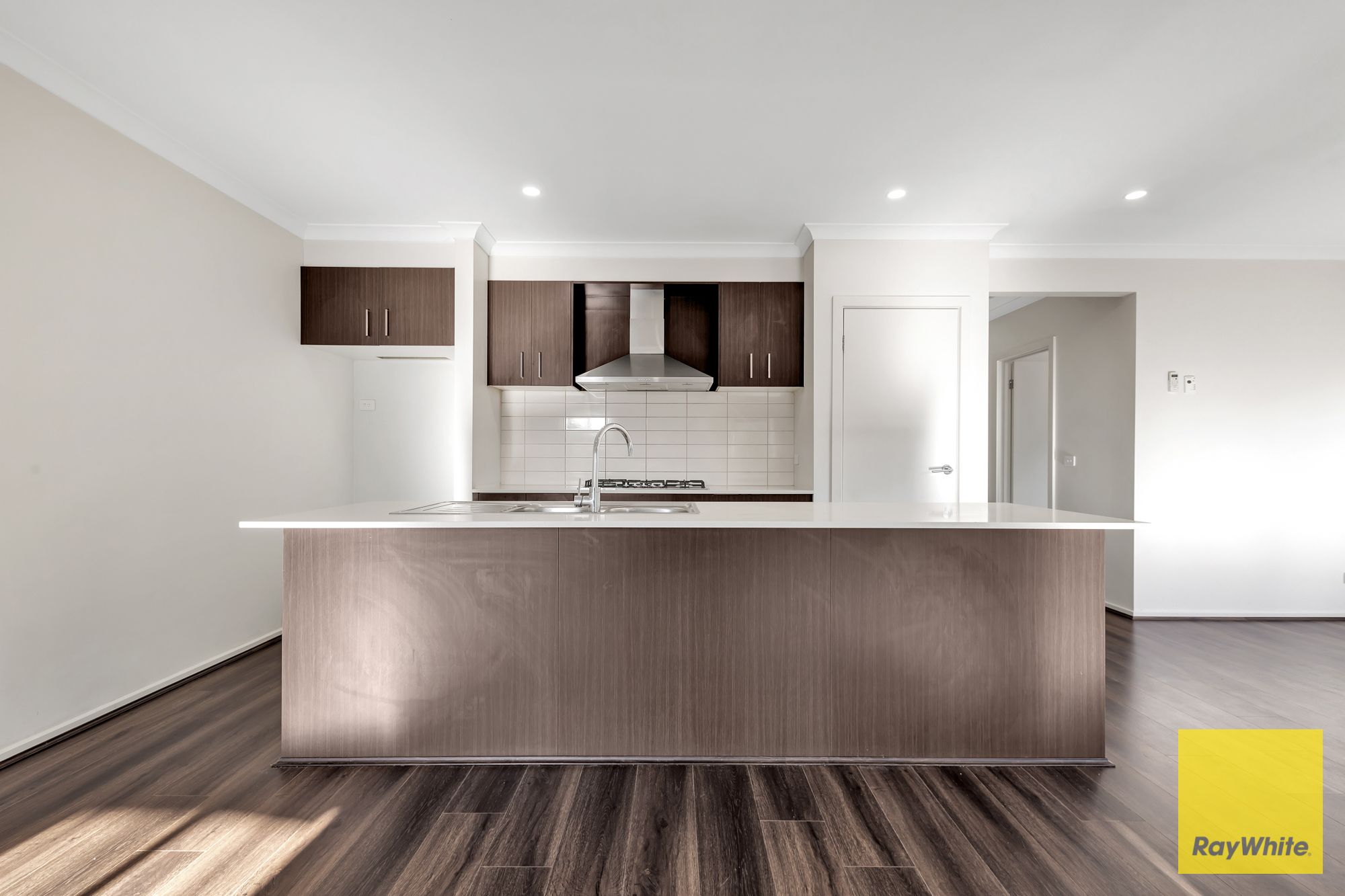 16 Bledisloe Street — photo 8 of 11