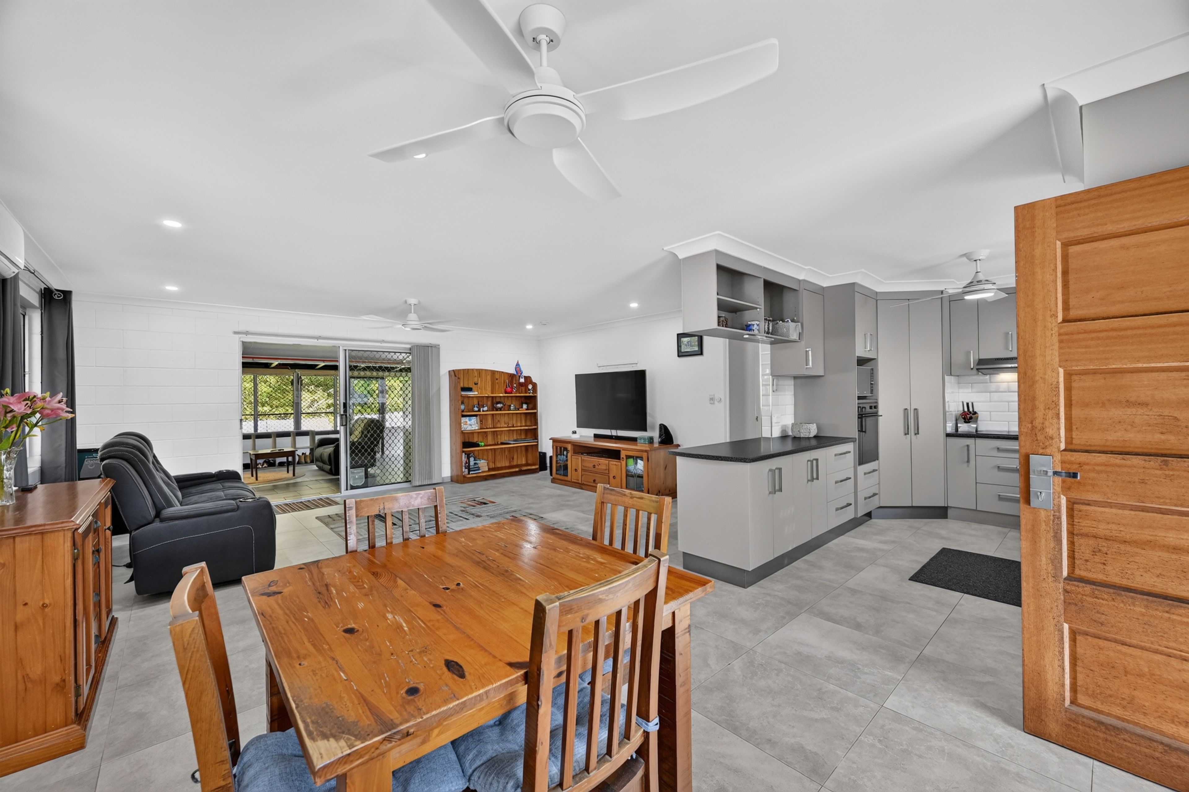 14 Laura Court — photo 6 of 28