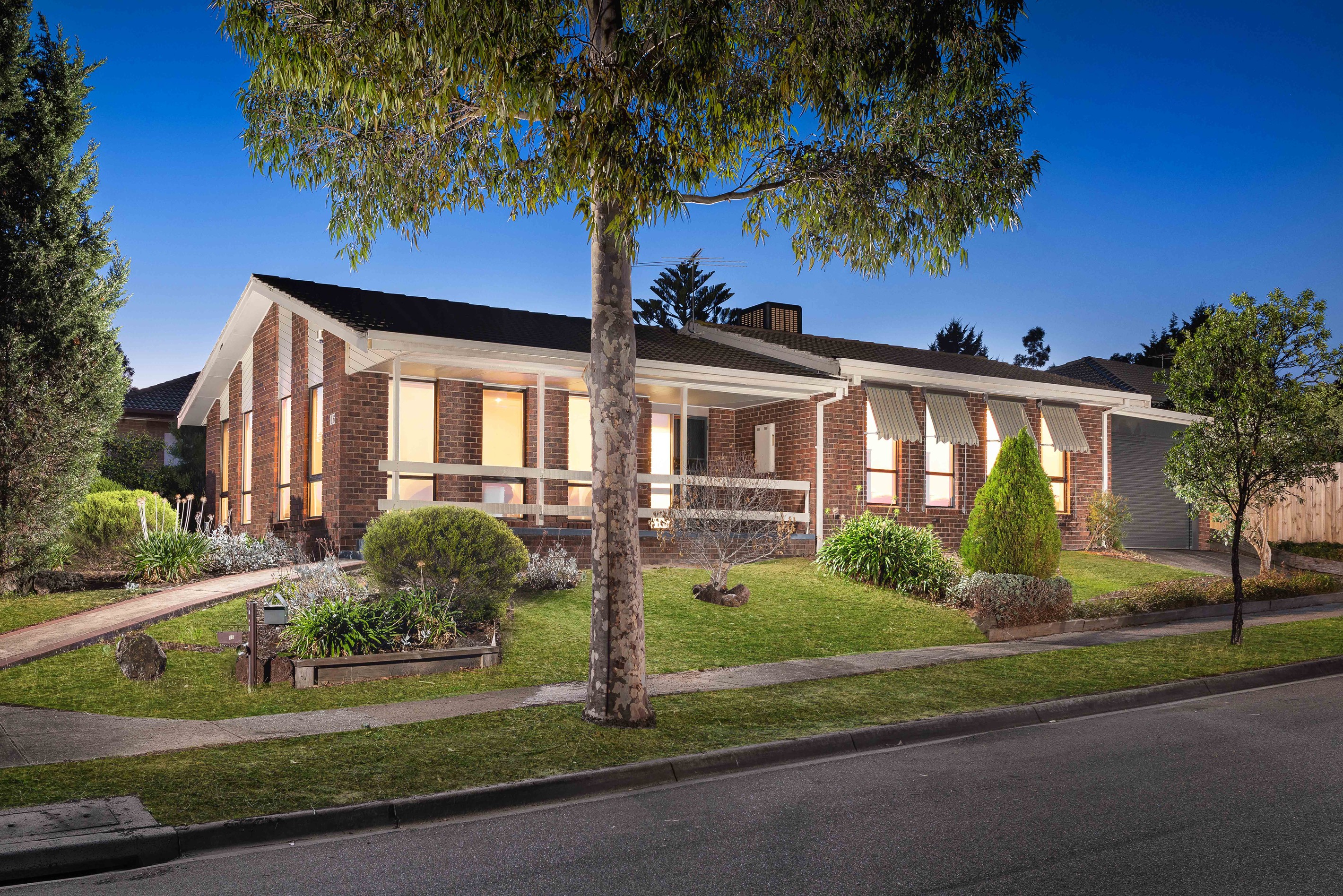 16 Flemington Drive, Mill Park, VIC 3082