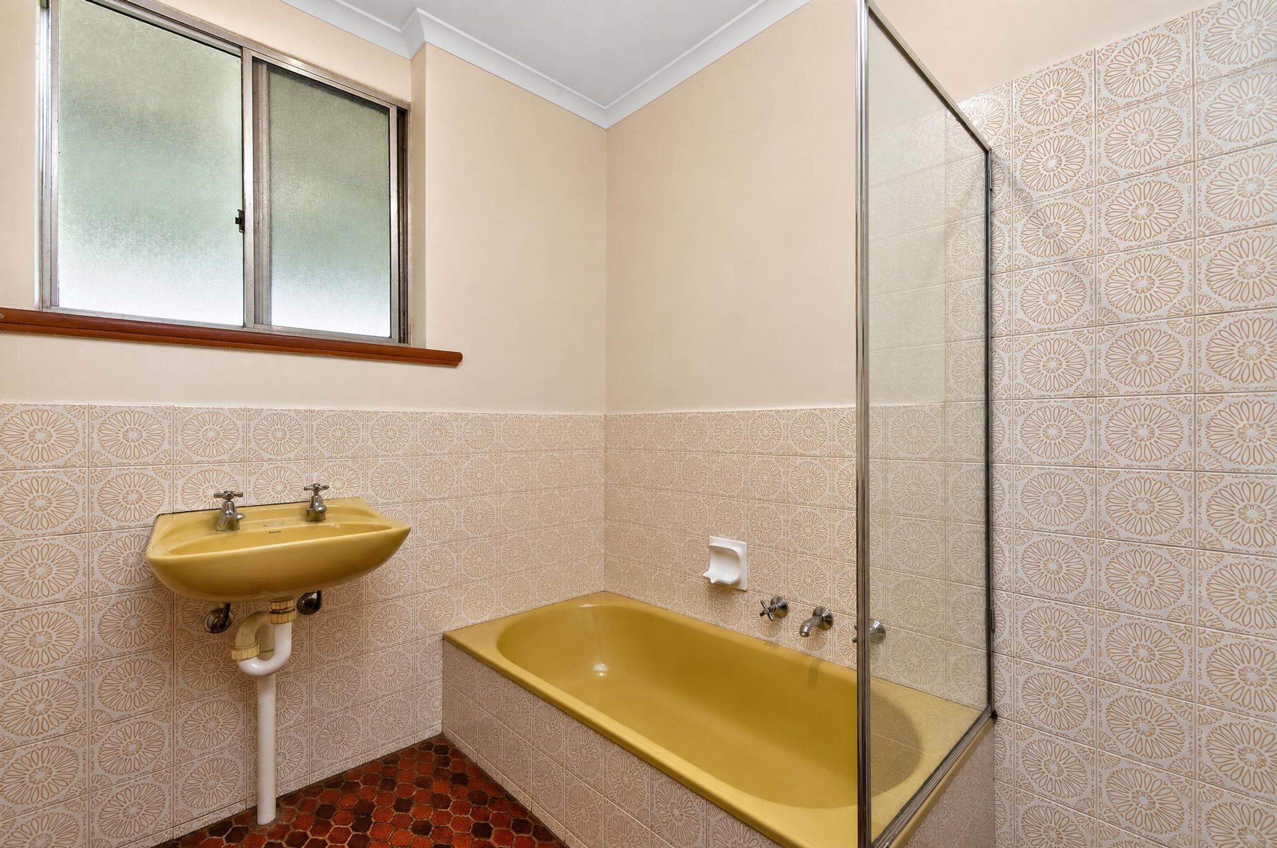 10 Dixon Road — photo 8 of 20