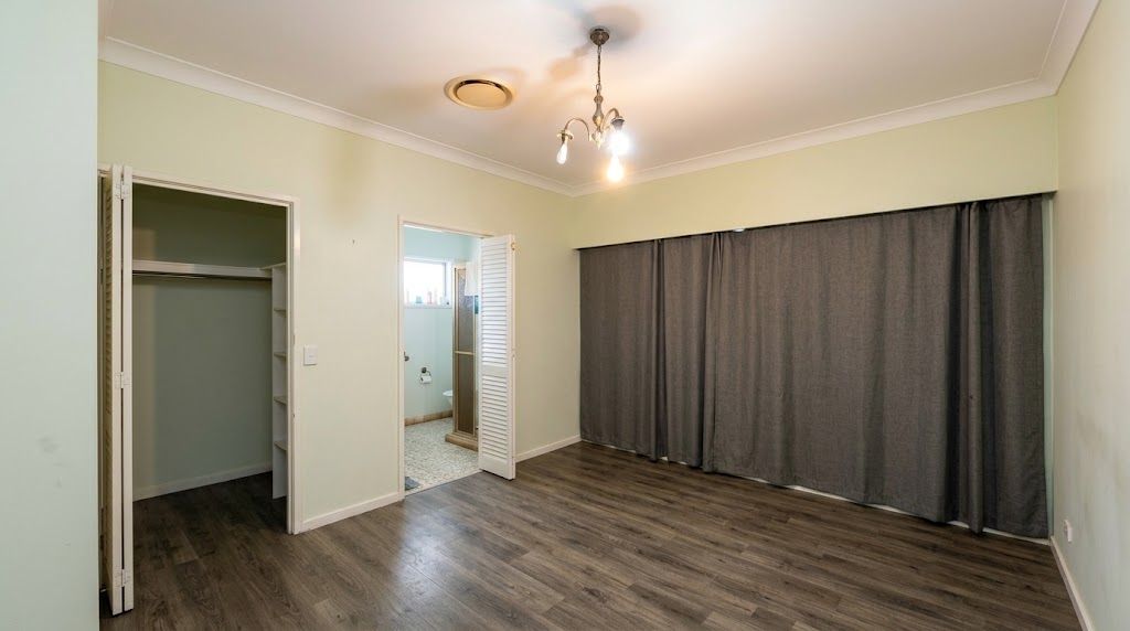 32 Airlie Crescent — photo 10 of 14