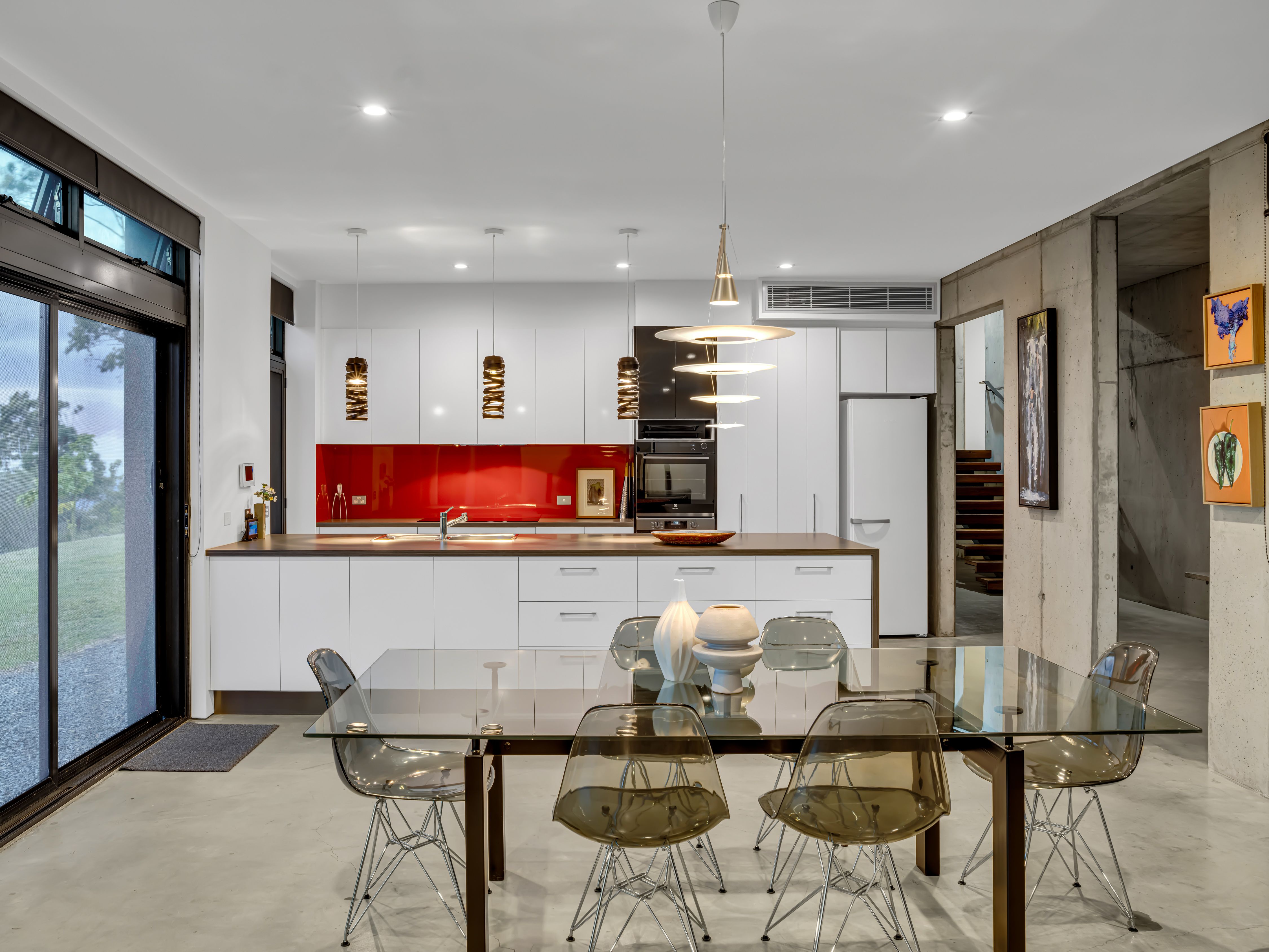 Architectural Masterpiece with Panoramic Glasshouse Mountain Views — photo 17 of 28