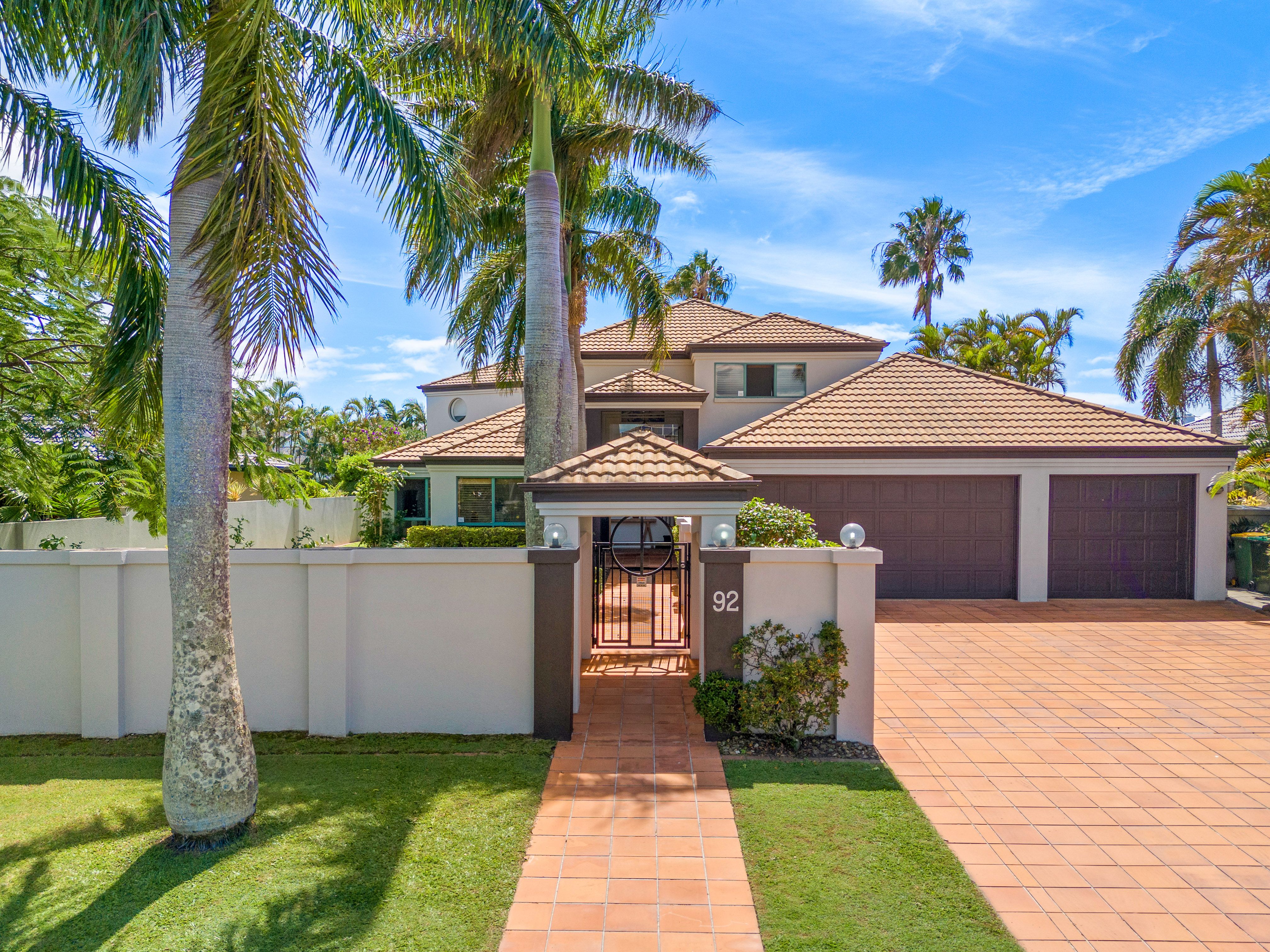92 Edinburgh Road, Benowa Waters, QLD 4217
