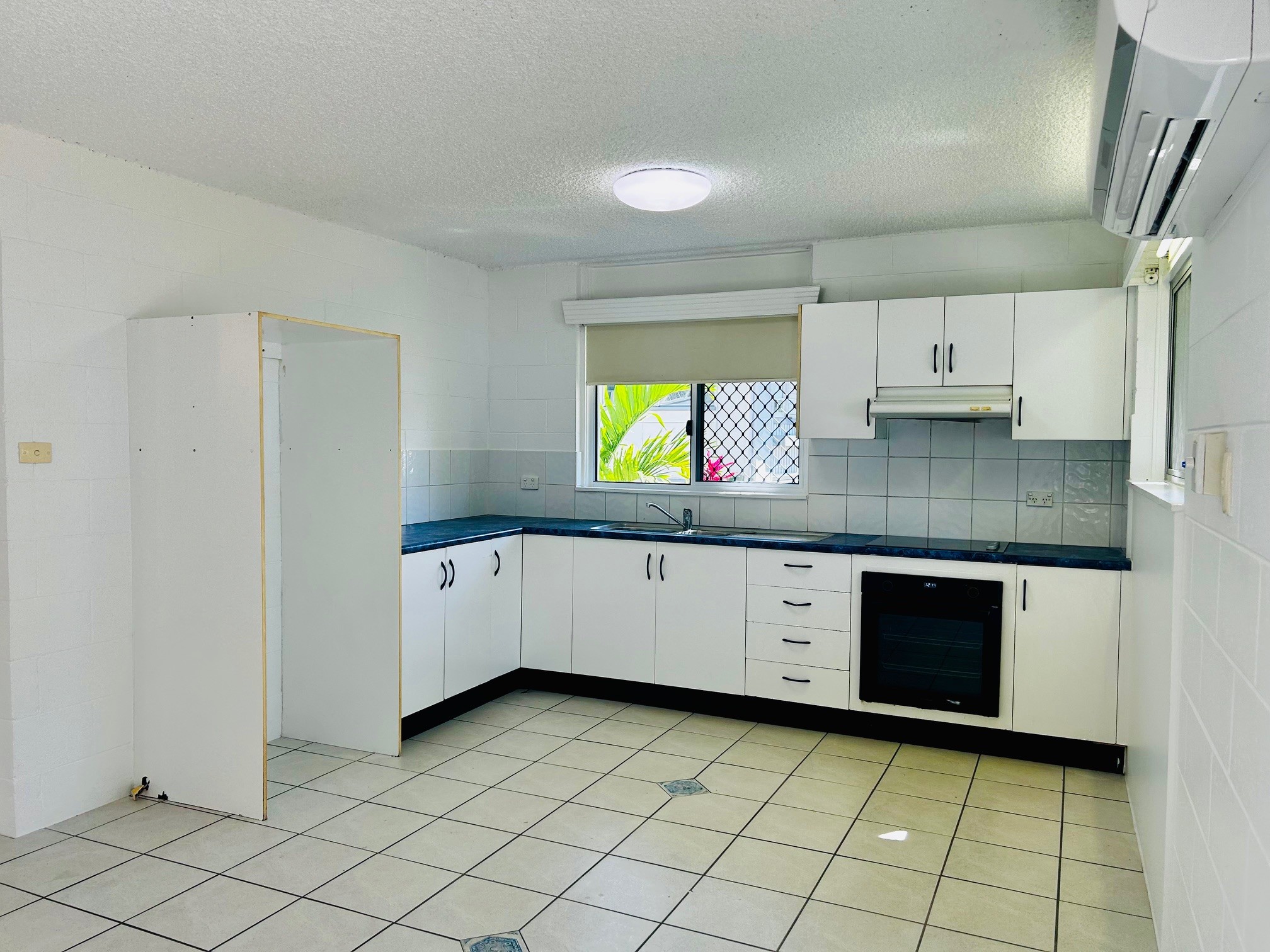 1/98 The Strand, North Ward, QLD 4810