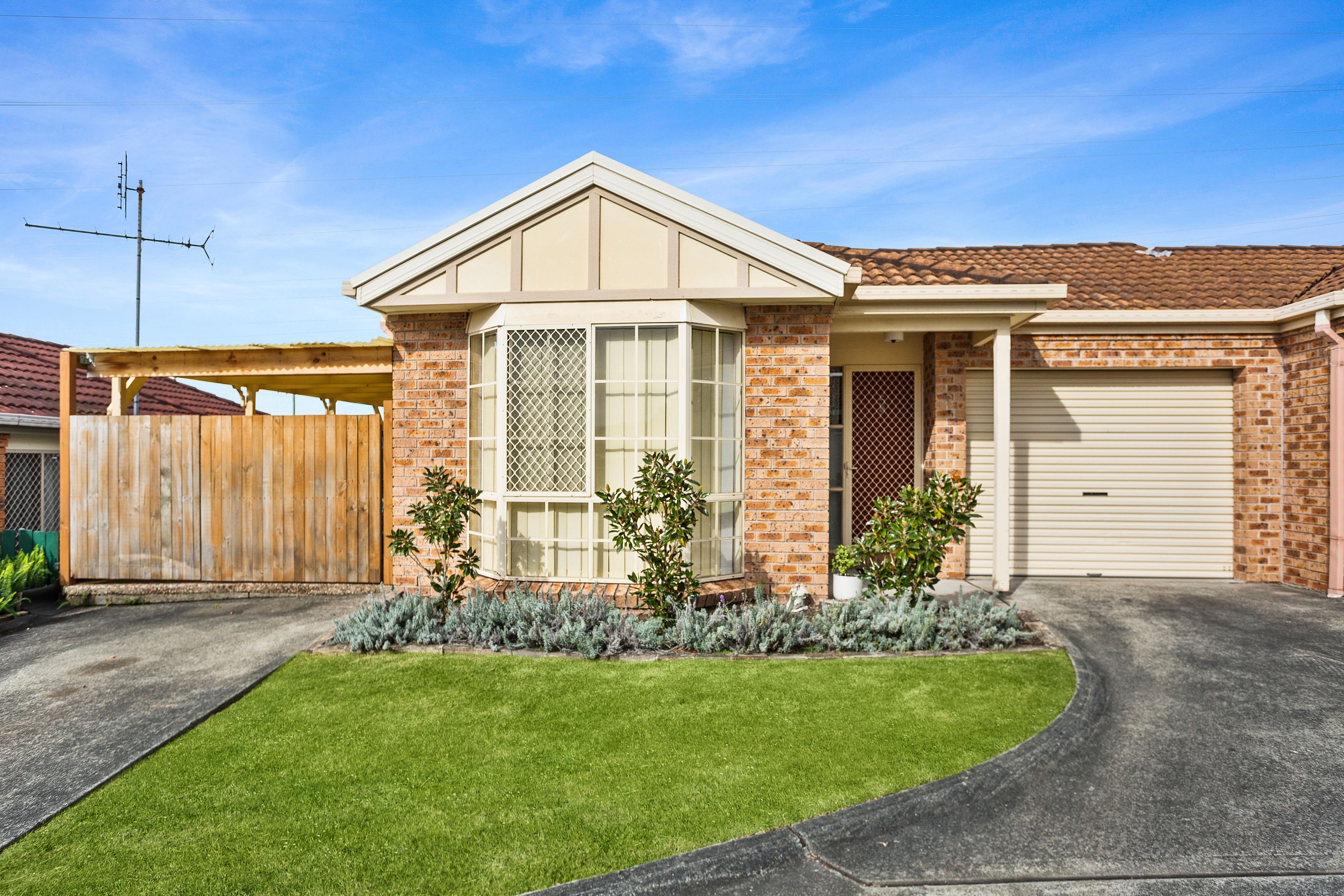 4 Macleay Place, Albion Park NSW 2527