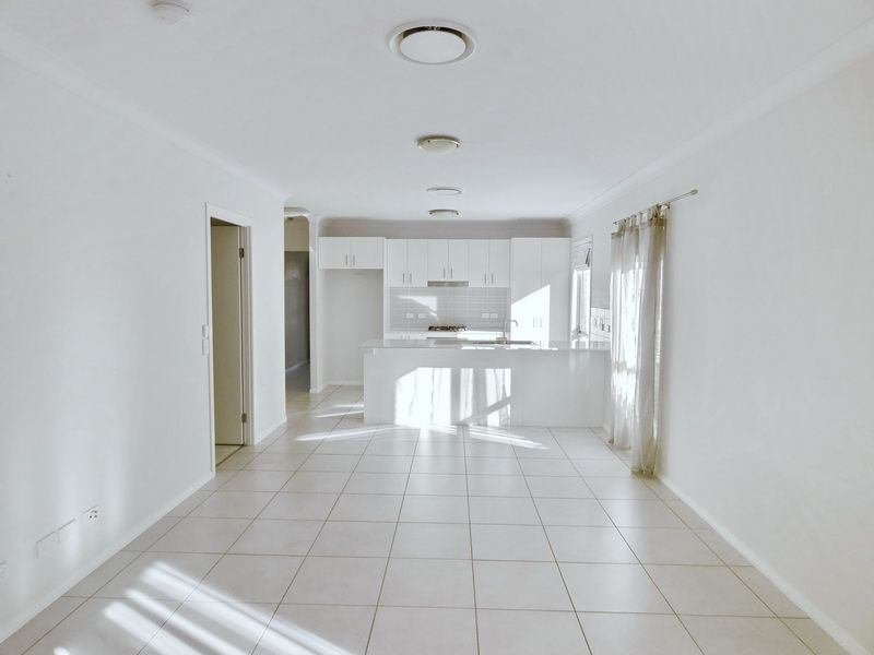 8 Ravensbourne Circuit, Waterford, QLD 4133