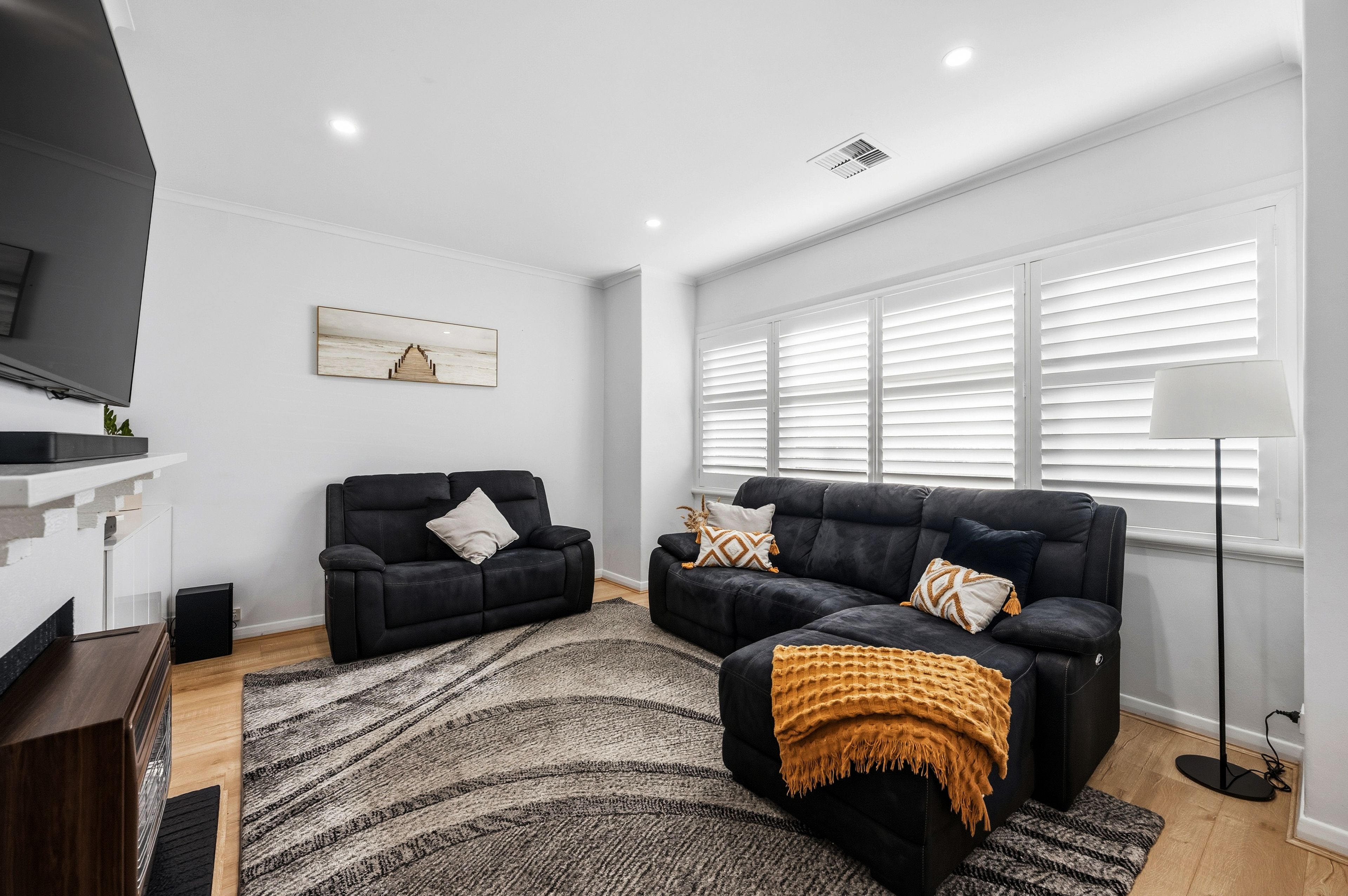 11 Quebec Avenue — photo 3 of 18