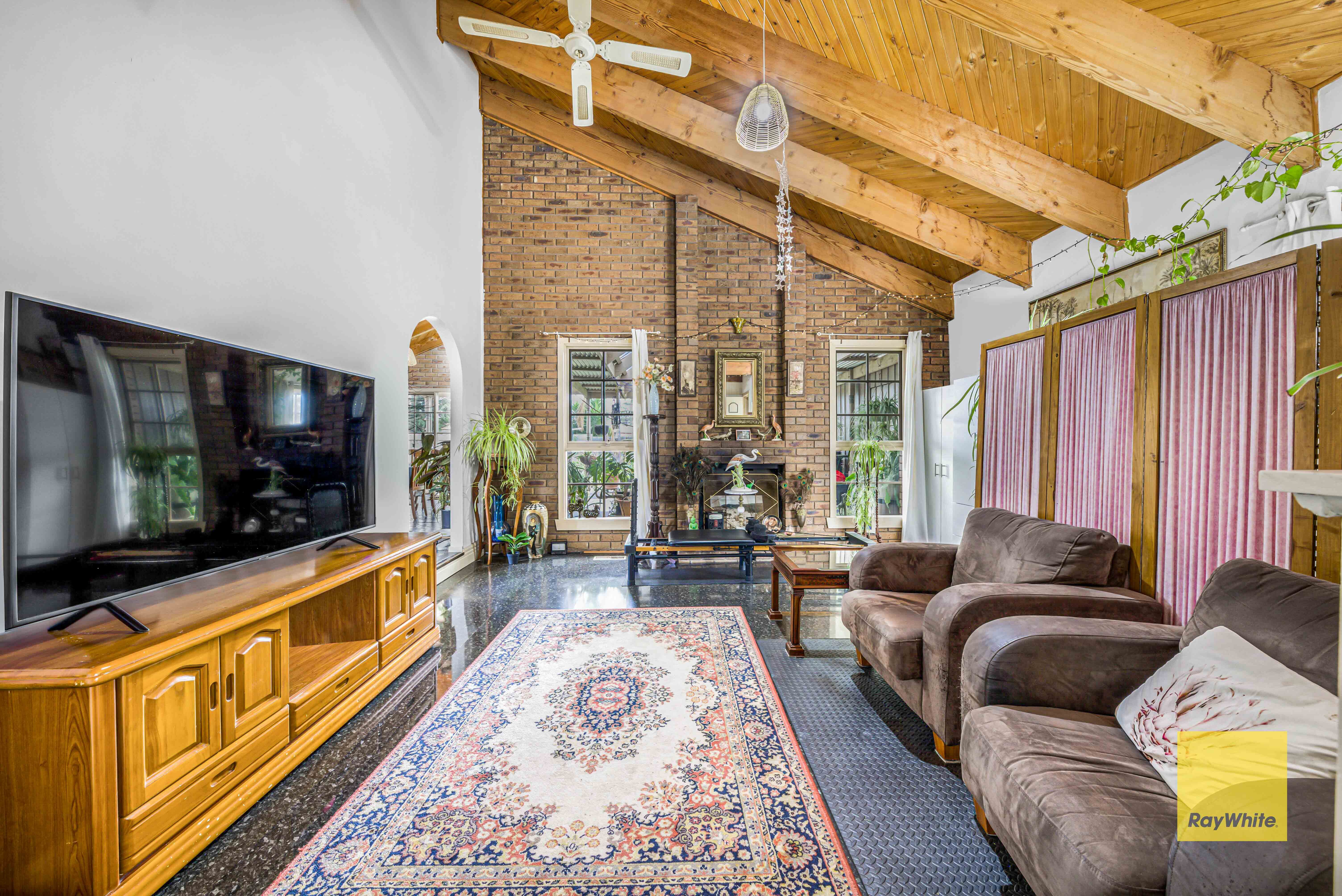 8 Adele Court — photo 5 of 23