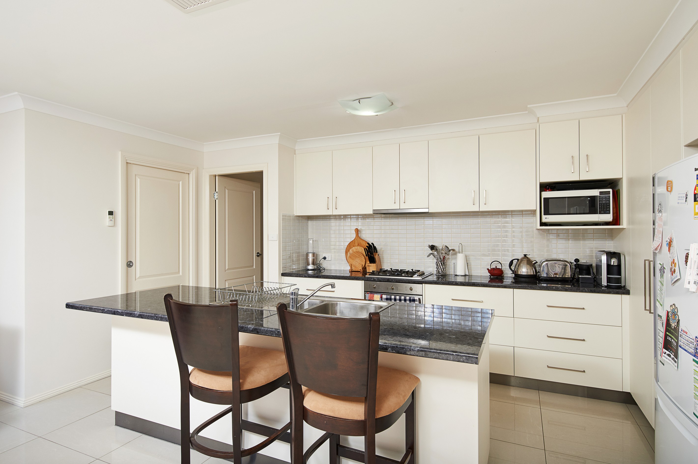 2/27 Osterley Place, Bourkelands, NSW 2650