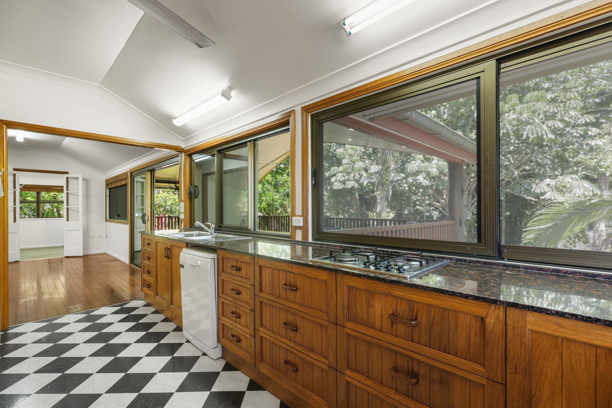 73 Coronation Drive — photo 7 of 27