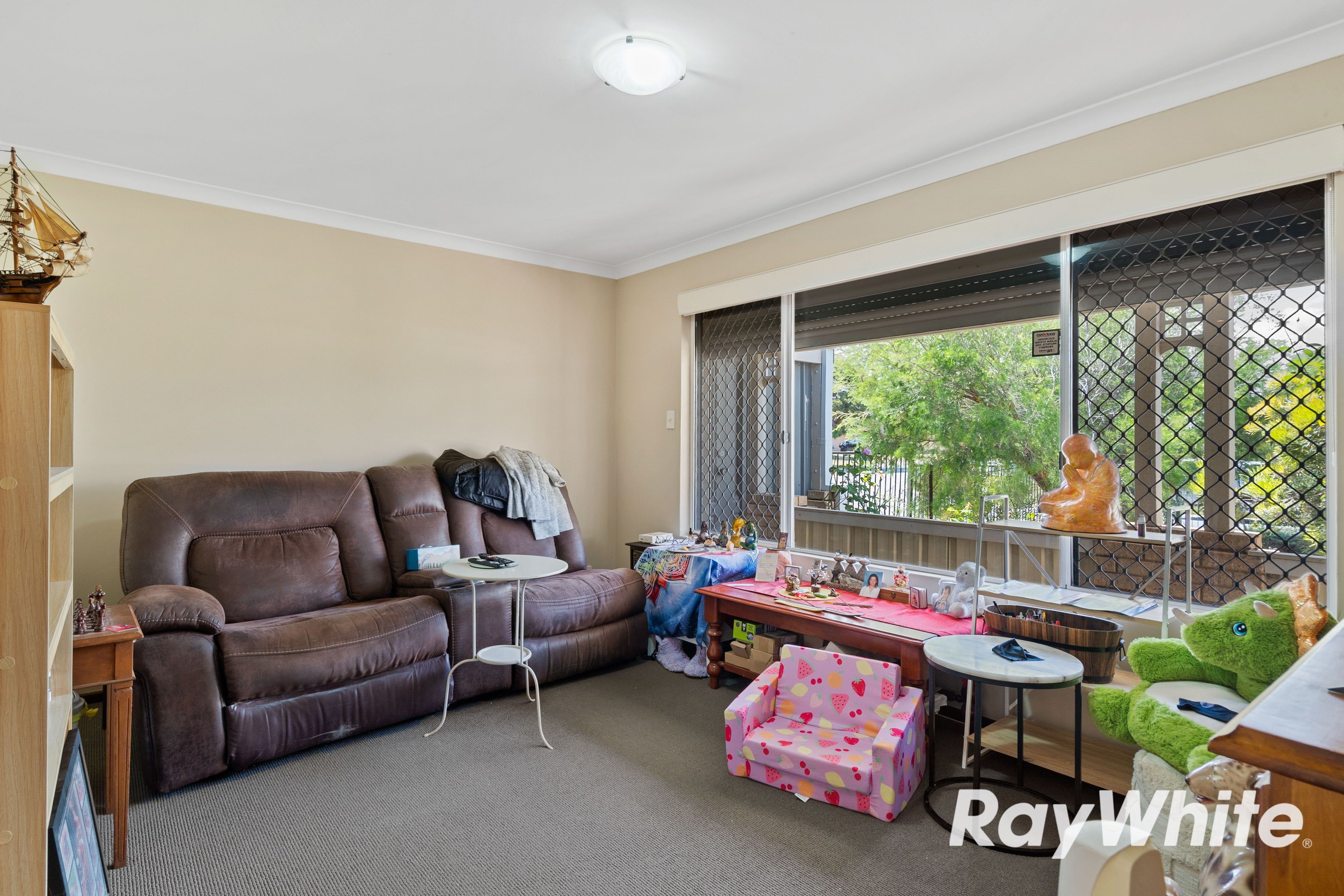 14 Moreton Crescent — photo 7 of 17