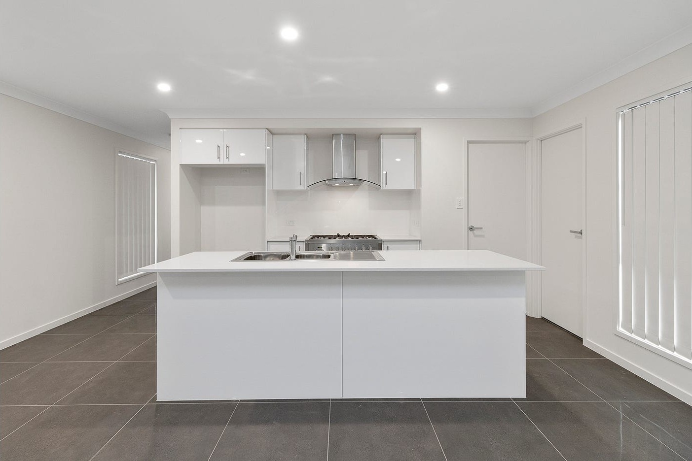 33 Tomaree Crescent, South Ripley, QLD 4306