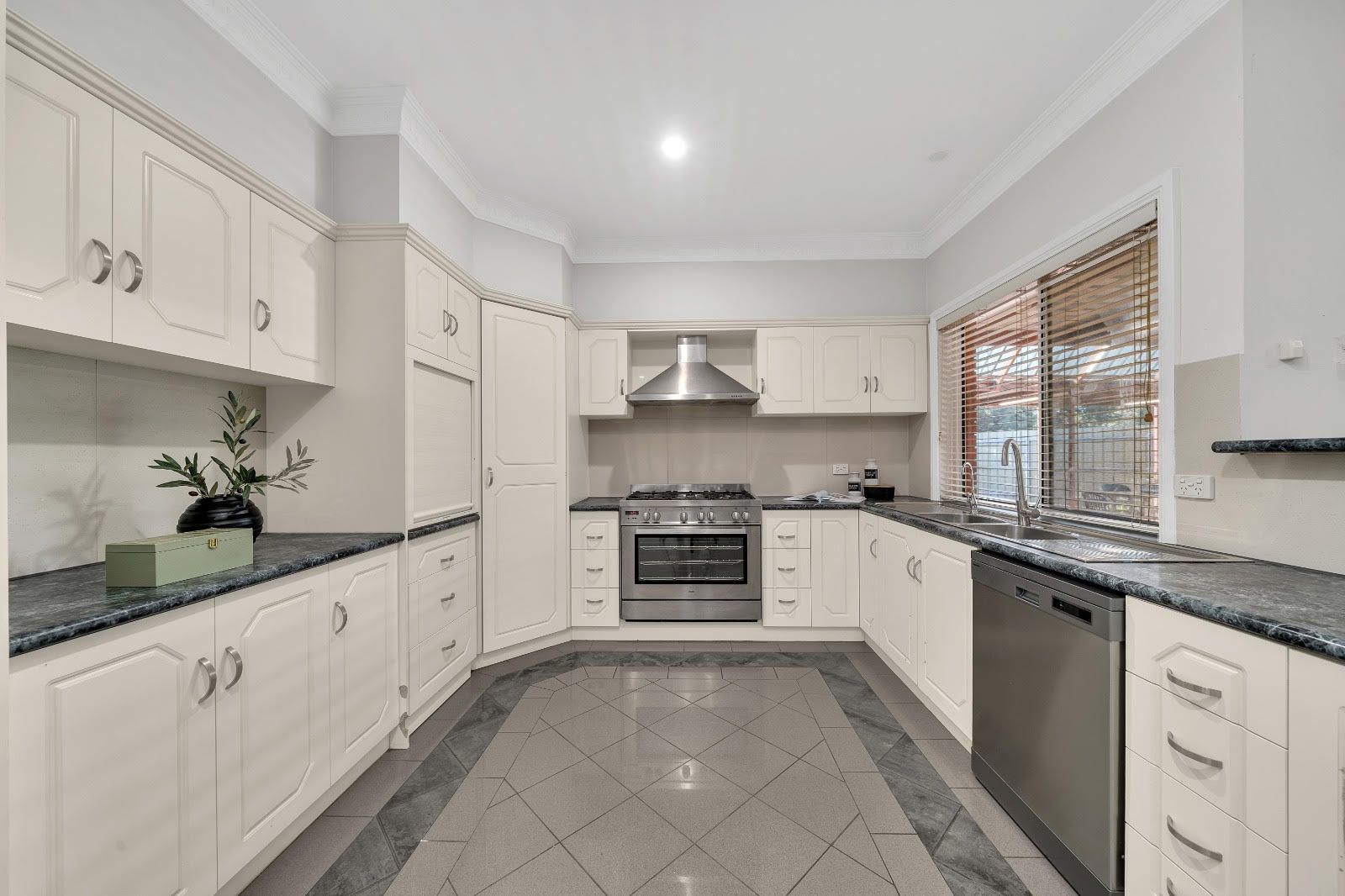 3 Rodam Court — photo 3 of 30
