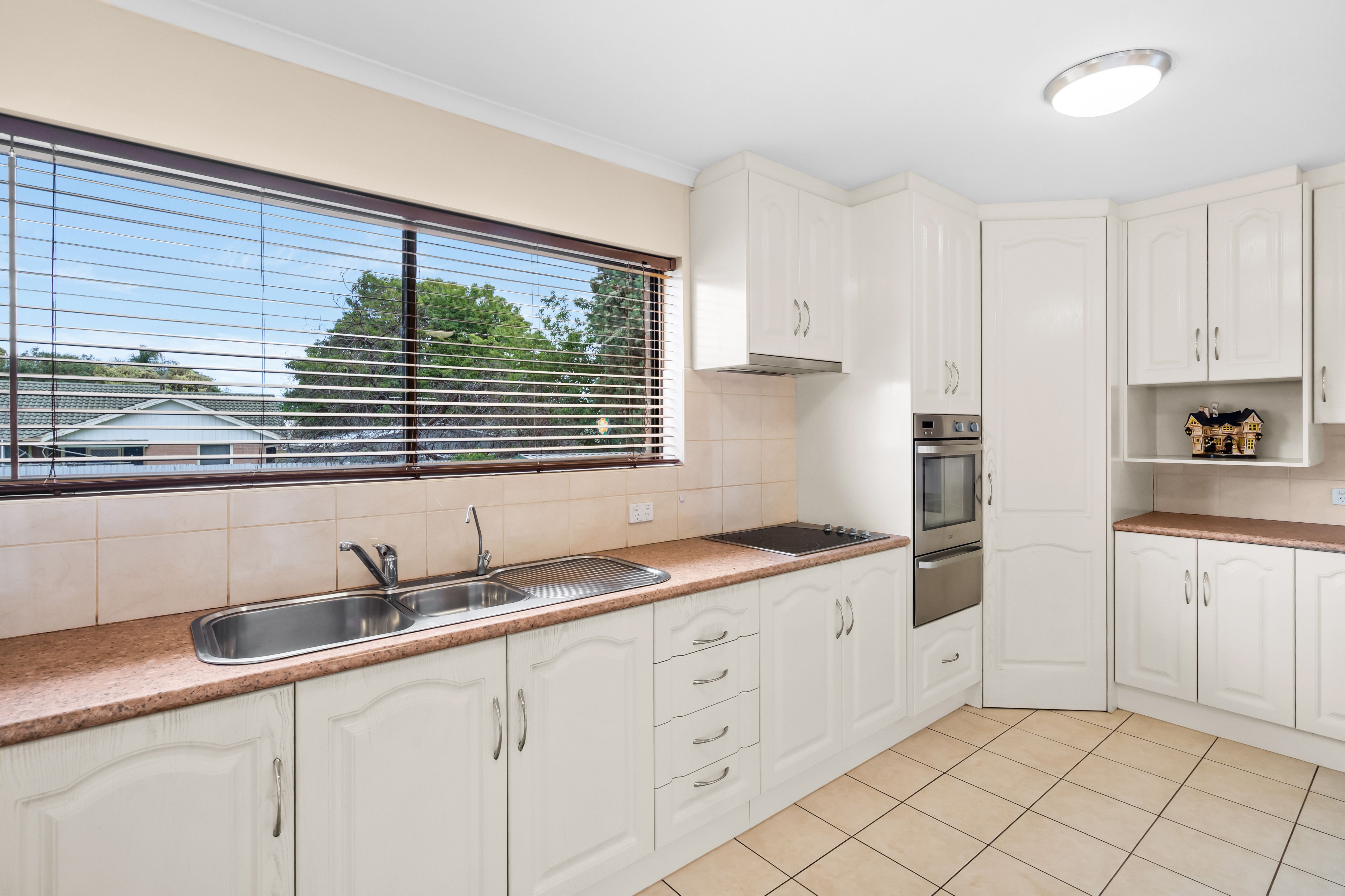 8 Verdon Drive — photo 10 of 28