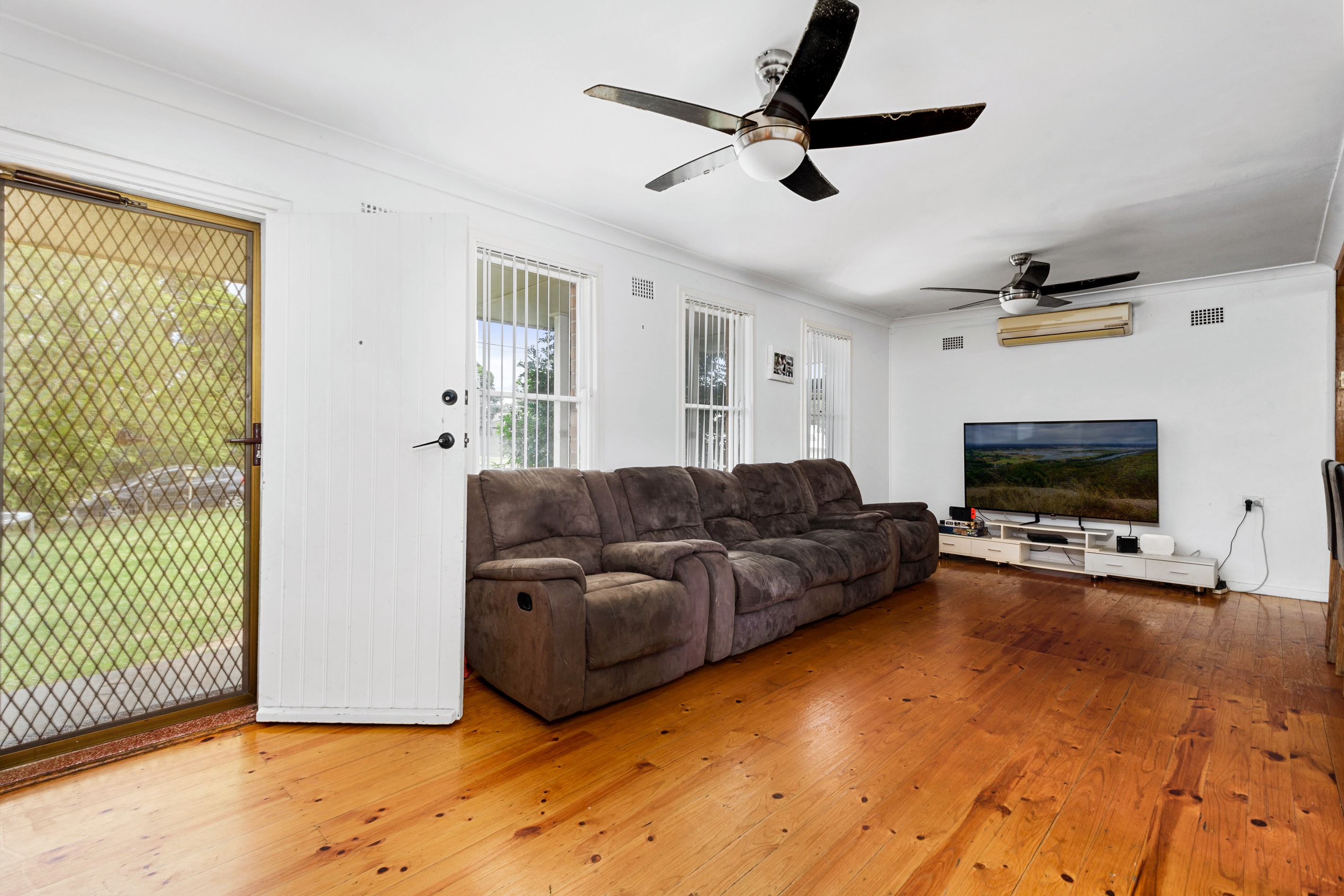 9 Tasman Avenue, Lethbridge Park, NSW 2770