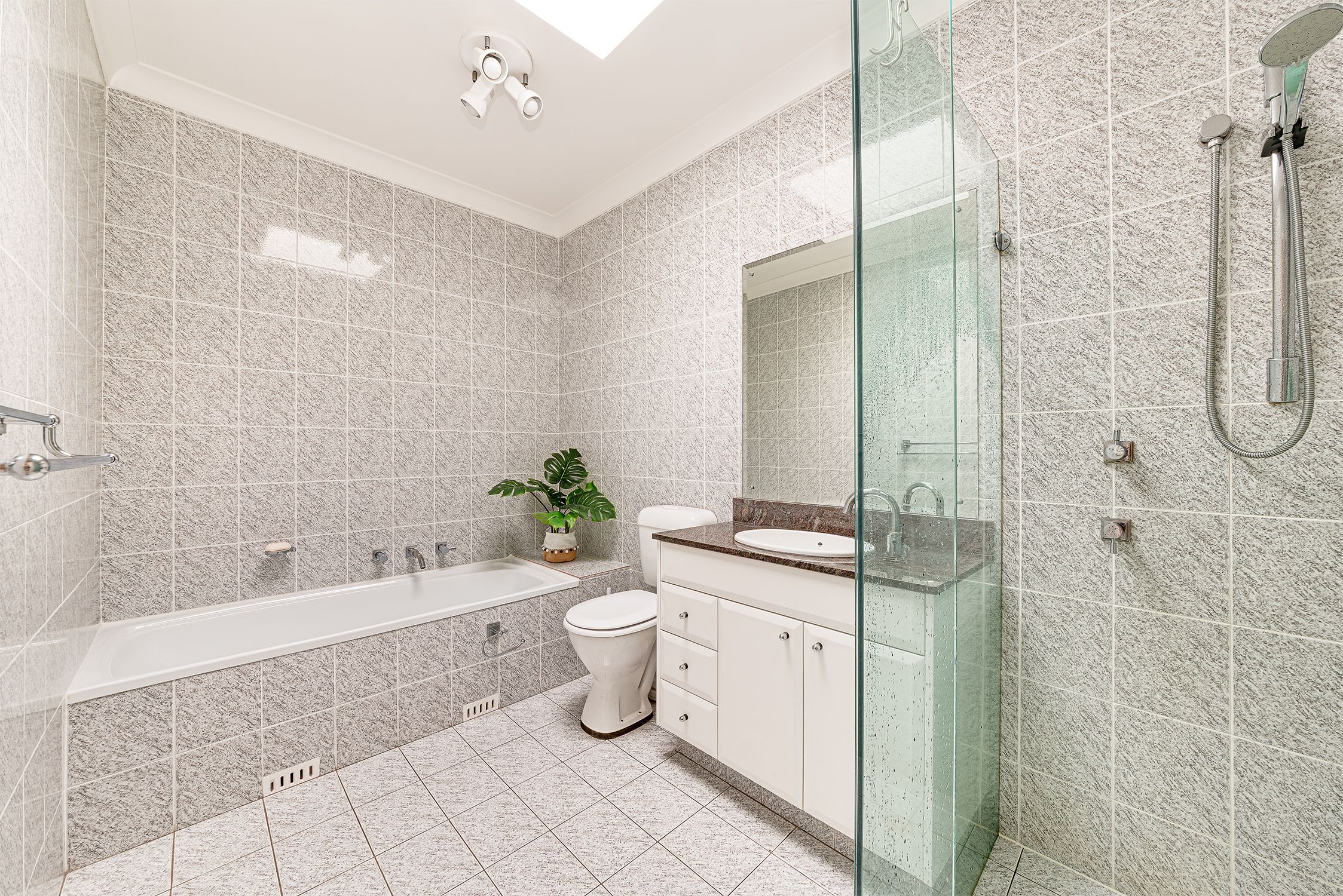 55/11-33 Maddison Street — photo 11 of 14