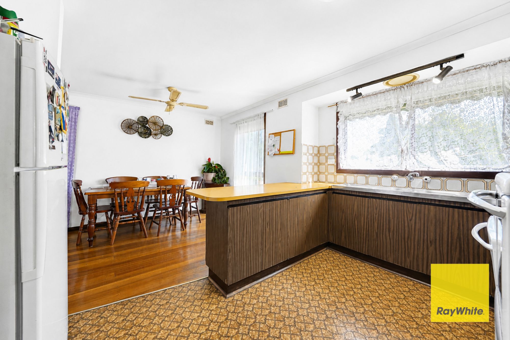 52 Marlborough Crescent — photo 7 of 19