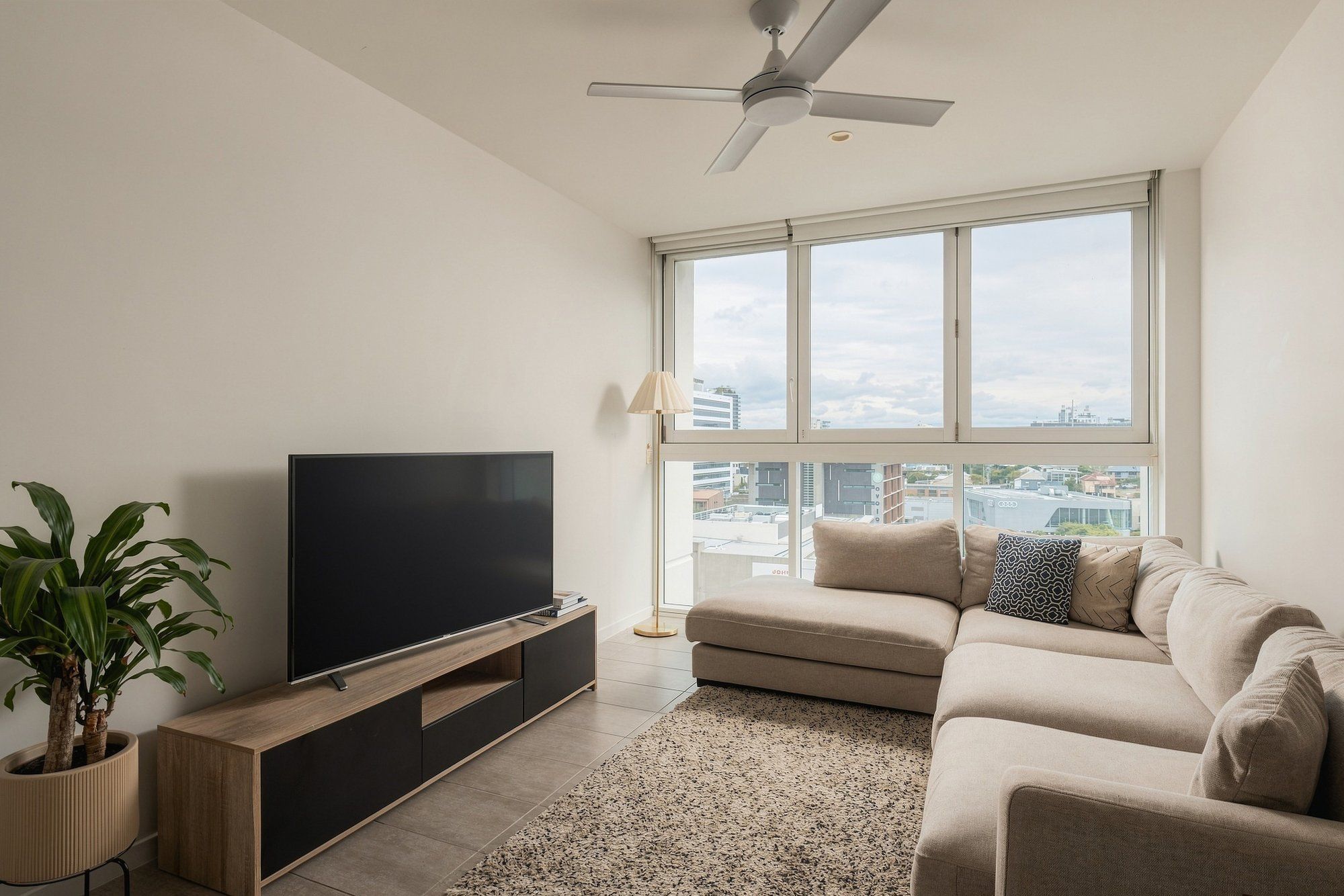 1005/977 Ann Street — photo from Ray White Wilston