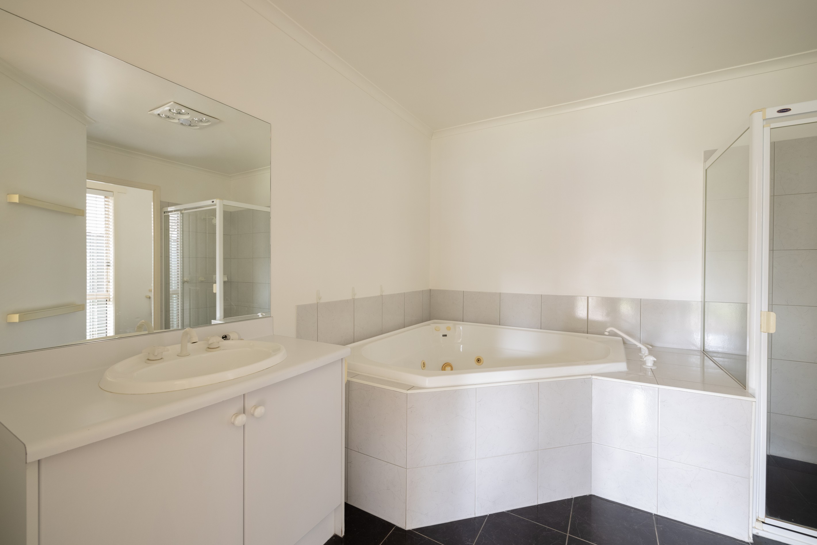 11 St Swindons Avenue, Lake Gardens, VIC 3355