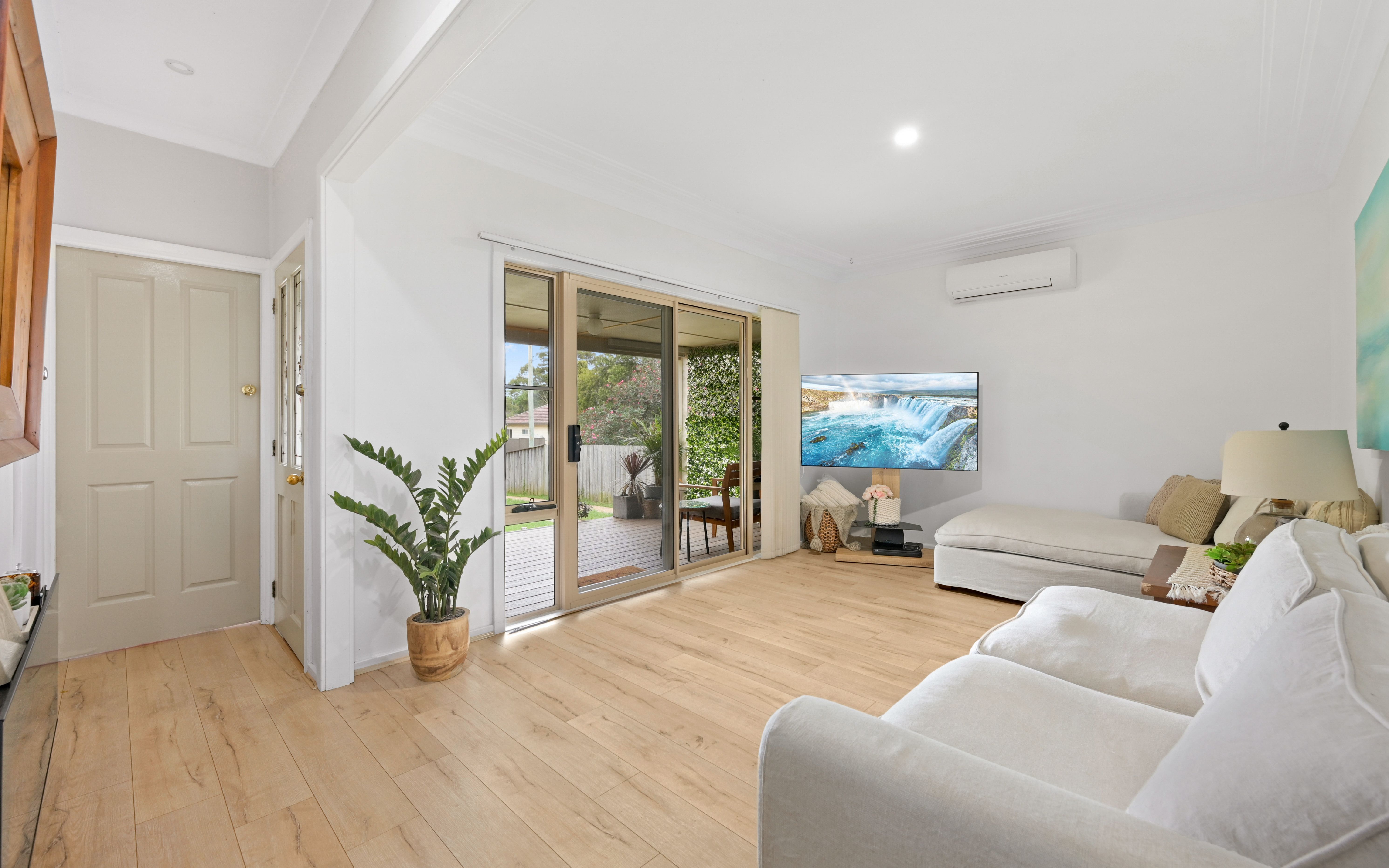 15 Gloucester Street, Macquarie Fields, NSW 2564