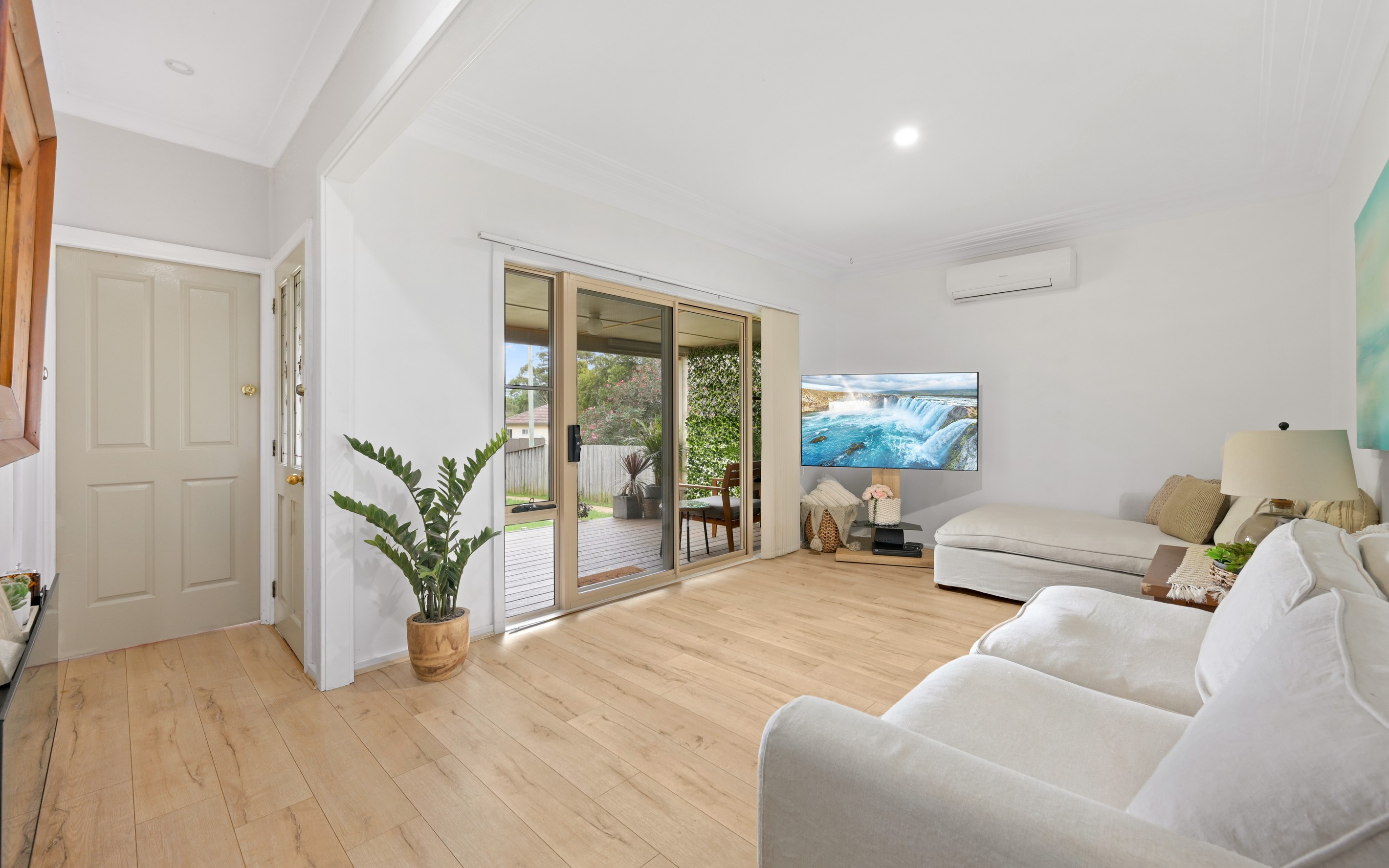15 Gloucester Street, Macquarie Fields, NSW 2564