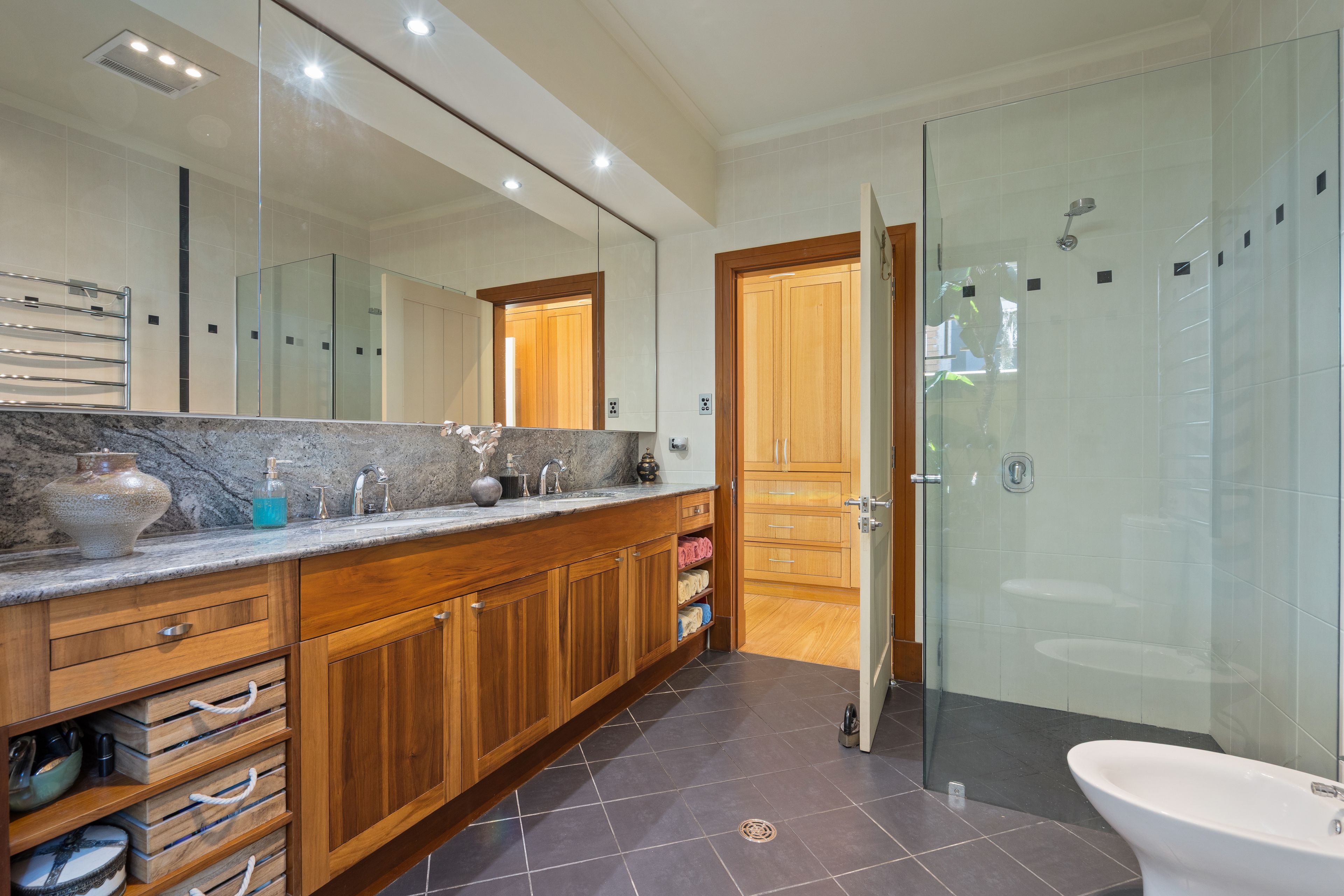 32 Cliff Road — photo 8 of 16